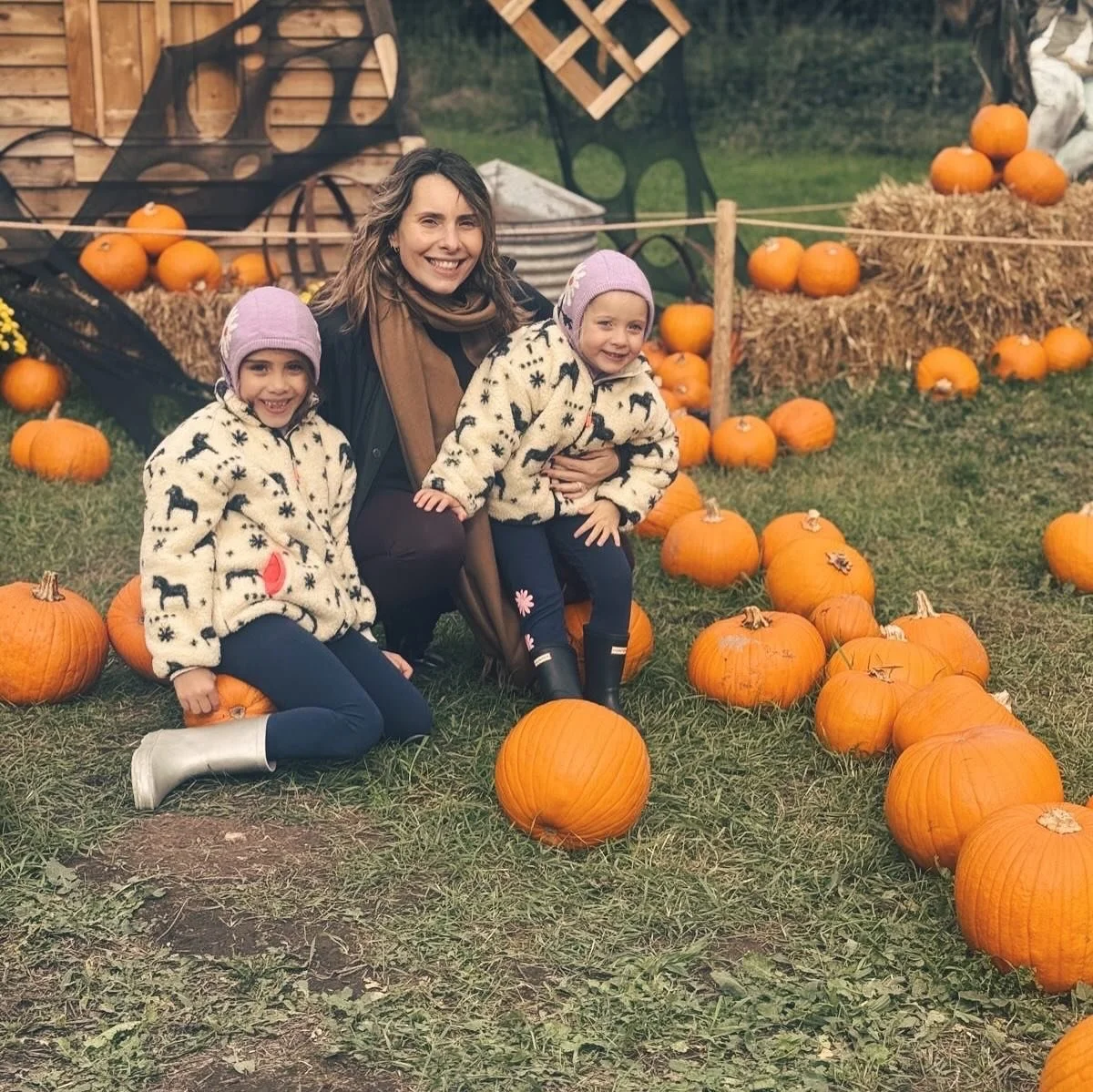 Halloween approaches, heading to the pumpkin patch! 🎃 
.
.
.
#halloween #pumpkinpatch #interiorstyling #homedecor #autumnactivity #londonlife #octobervibes