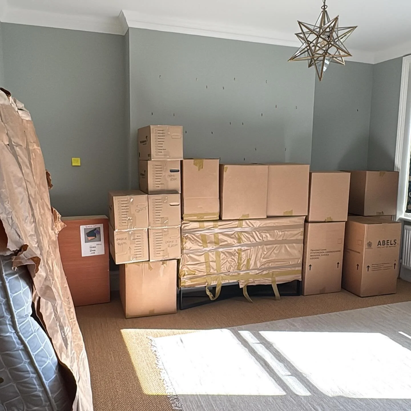 Cant wait to show you how the room turns out! Guest room to be continued&hellip;✨ 
.
.
.
#homedesign #interiorstyling #interiordesign #seasonsdesign #movingday #homesweethome