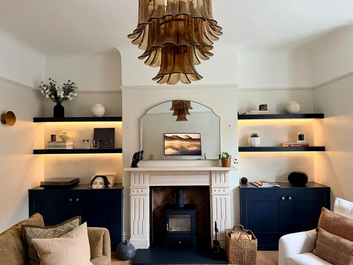 So happy to see the joinery finished and painted at our Balham project!! ✨ It&rsquo;s come together so nicely.🤍
.
.
.
#seasondsdesign #interiordesign #homestyle #joinery #livingroom