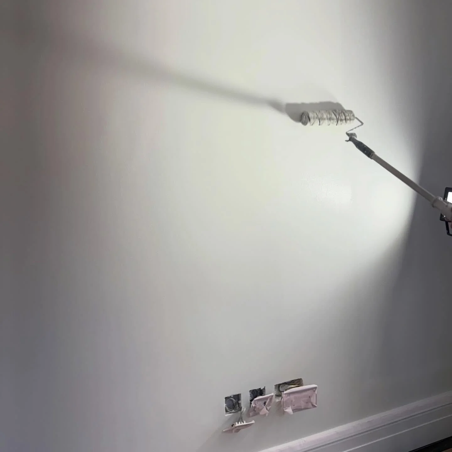 Fresh paint! The office is going to look nice and clean. 
.
.
.
#wallpaint #farrowandballpaint #strongwhite #seasongdesignstudio #interiordesign