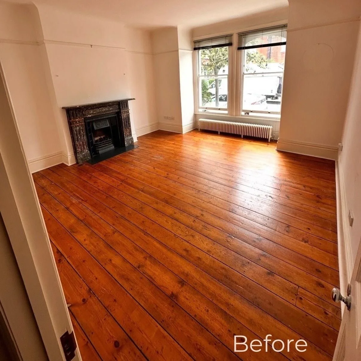 🏠 This Balham living room had good bones&hellip; it just needed a vision. 

We reworked the layout, softened the palette, layered in texture and created a space that finally feels as good as it looks! Cosy, calm and effortless 🌾🤎

✨ Swipe to see t
