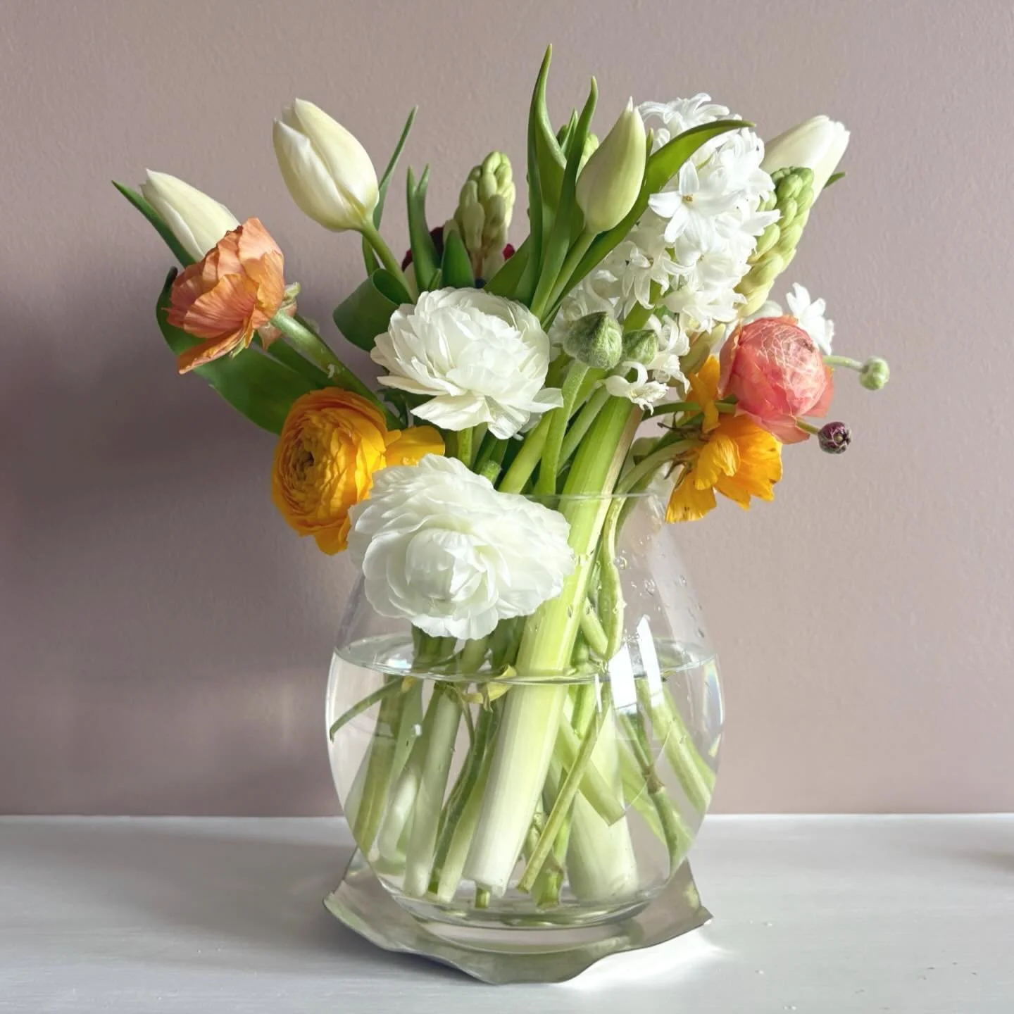 Just us or does it finally feel like Spring ?? 💐 
.
.
.
#springishere #seasonsdesignstudio