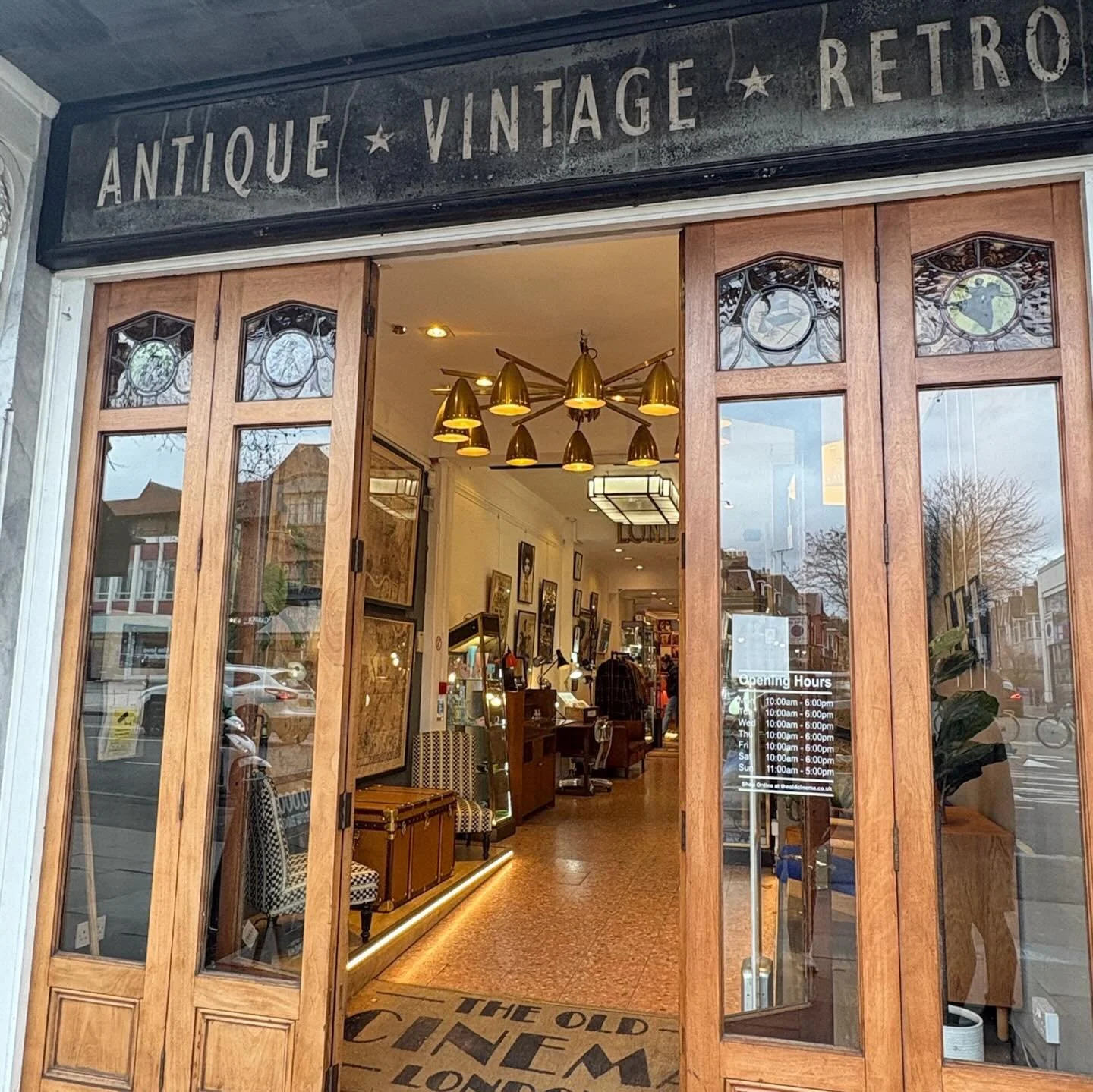 Found this lovely treasure in Chiswick.🏆✨🕰️ 
If you&rsquo;re a lover of retro trinkets and art, a collector of vintage or simply looking for a timeless gem to compliment your home, head to @theoldcinemalondon !