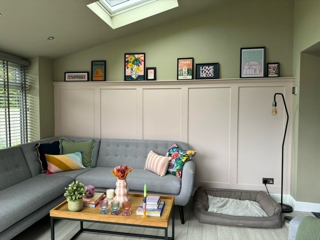 3/4 height shaker panelling with shelf