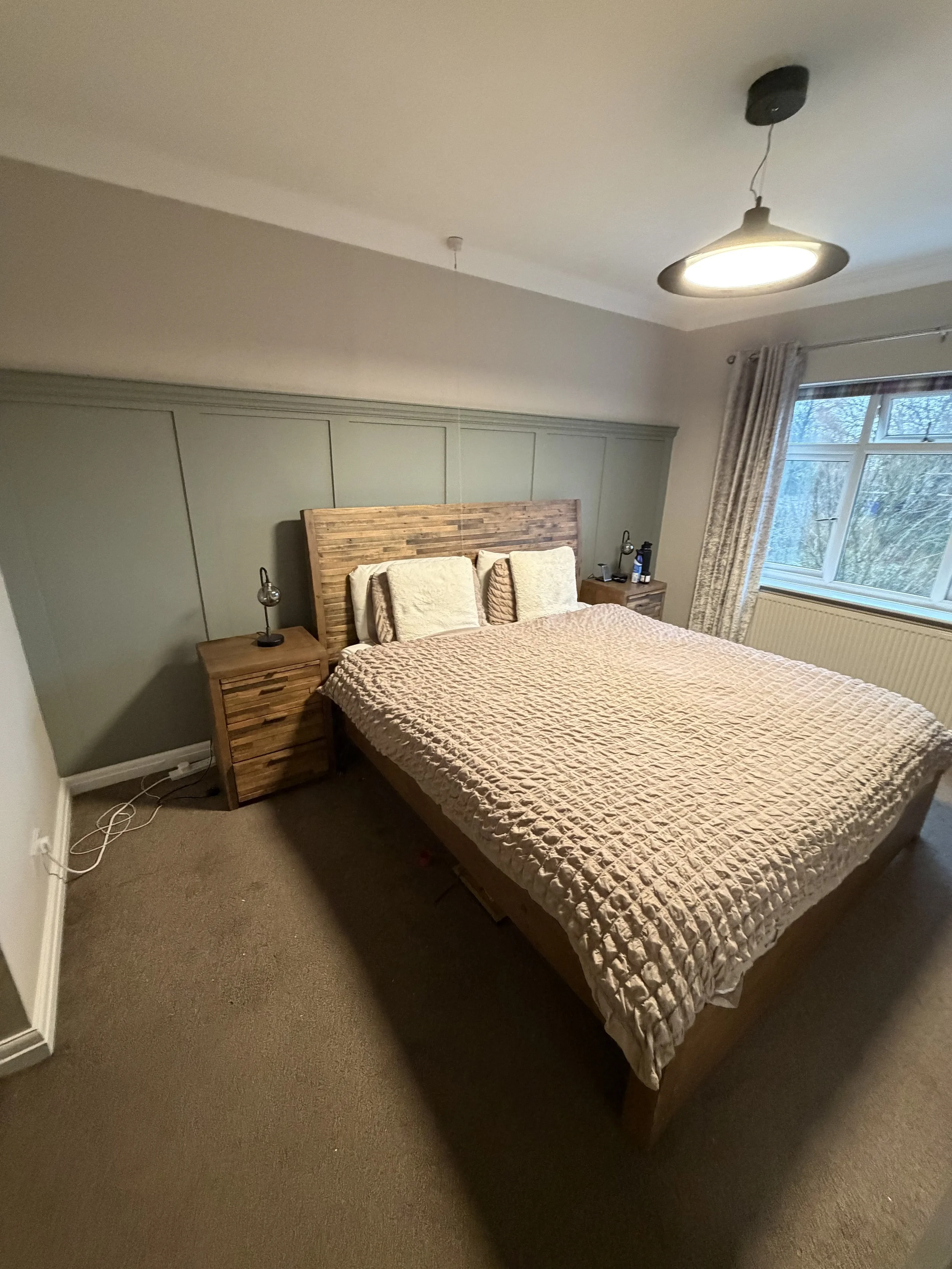 3/4 shaker feature wall with shelf
