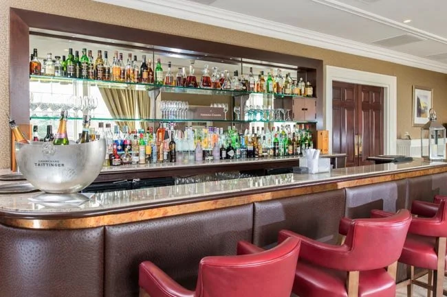 Lounge-Bar-Service-Area.jpg
