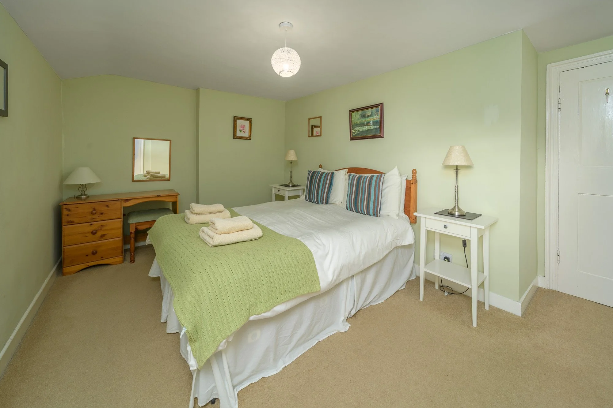 Holiday Let-8-WEB.jpg