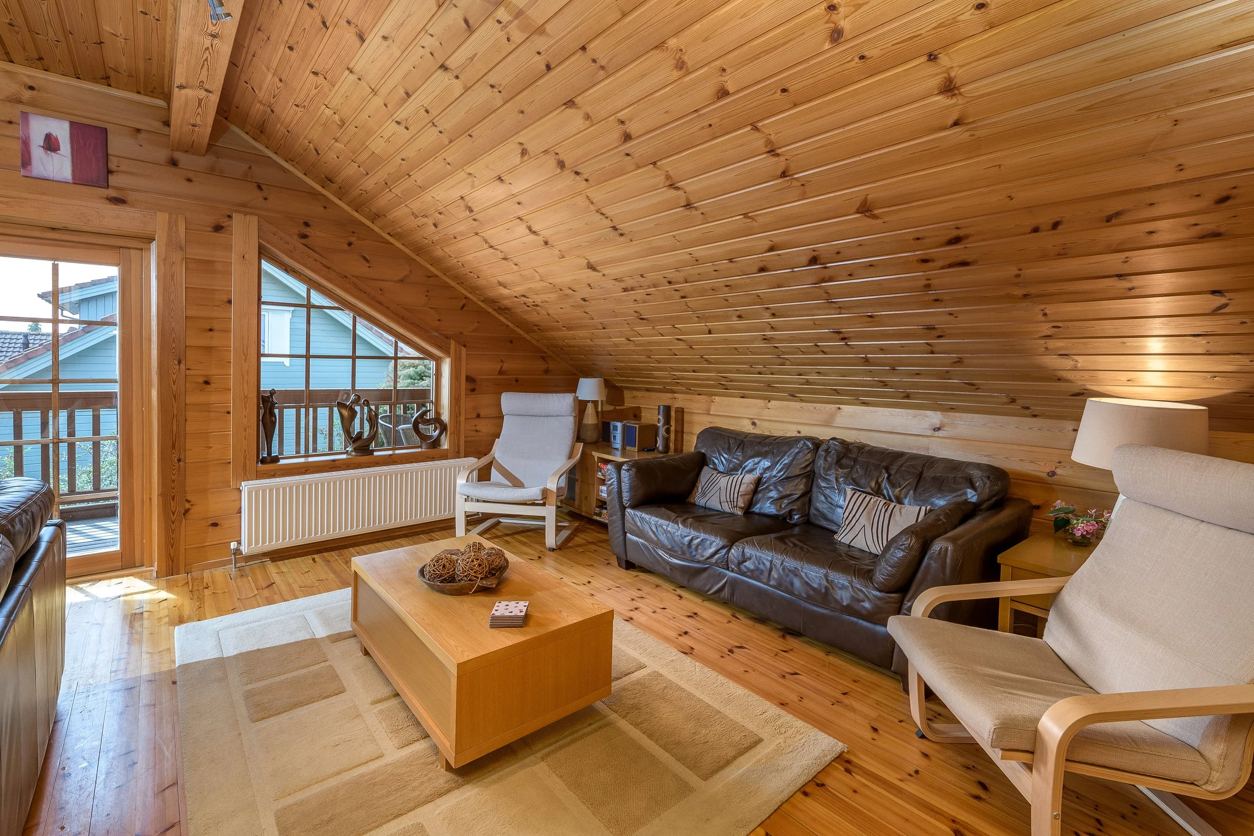 Lounge-4.jpg