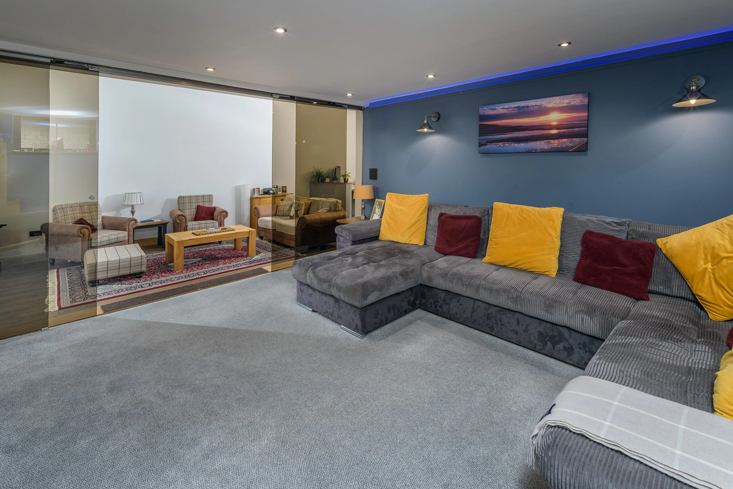 Lounge-3.jpg