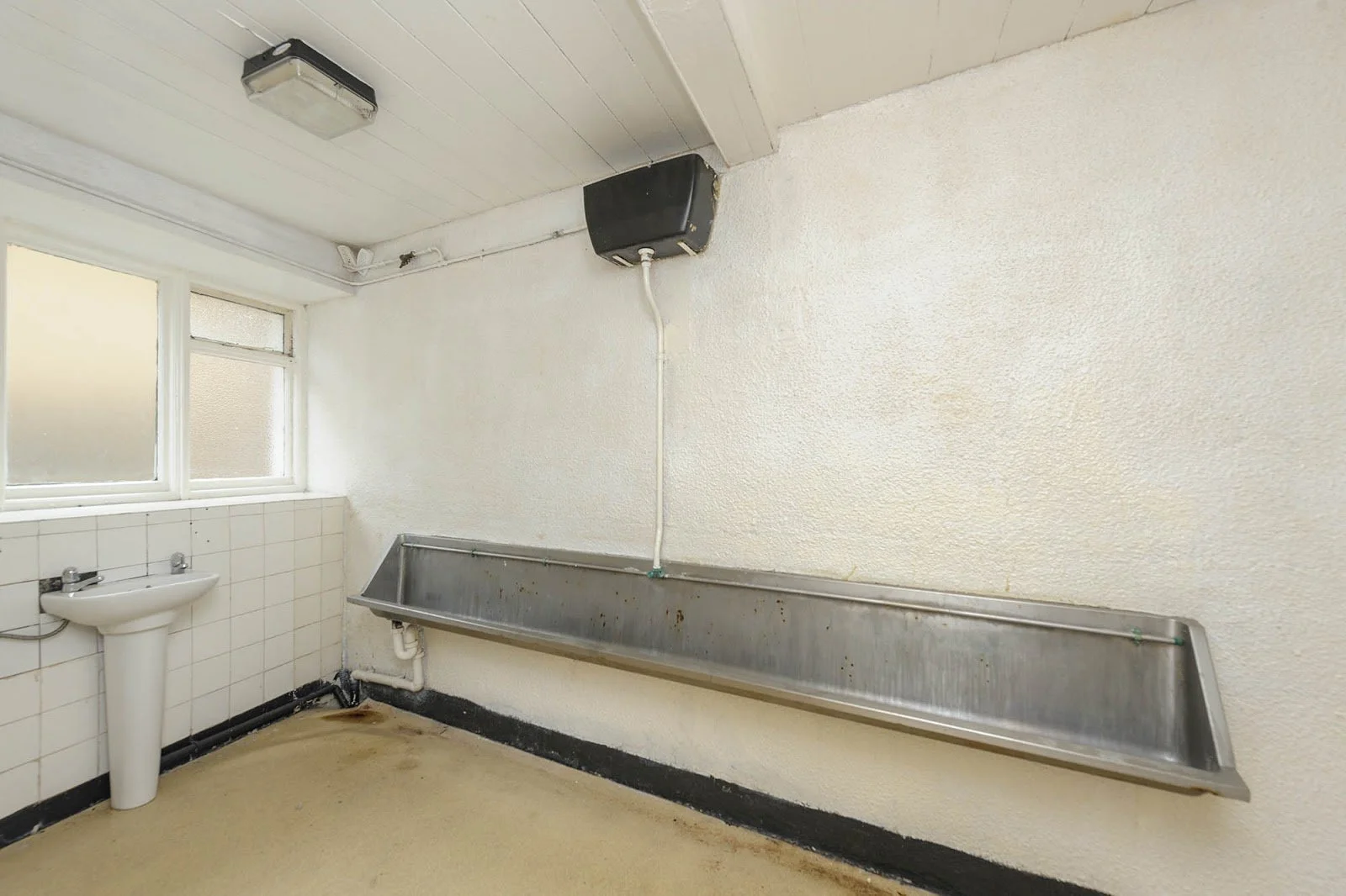 GF Mens Toilets-WEB.jpg
