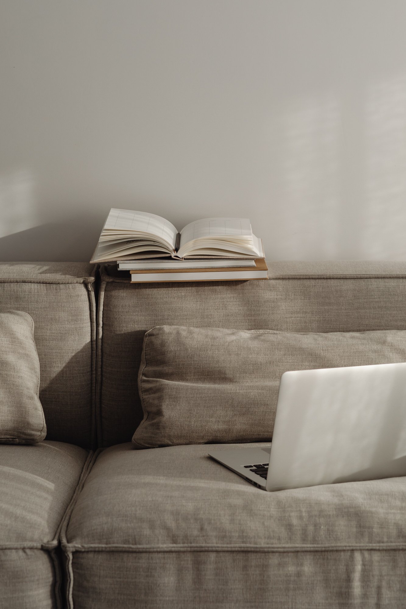 Olivia Korn-Kochen Therapy - AEDP - Image of couch with books and laptop