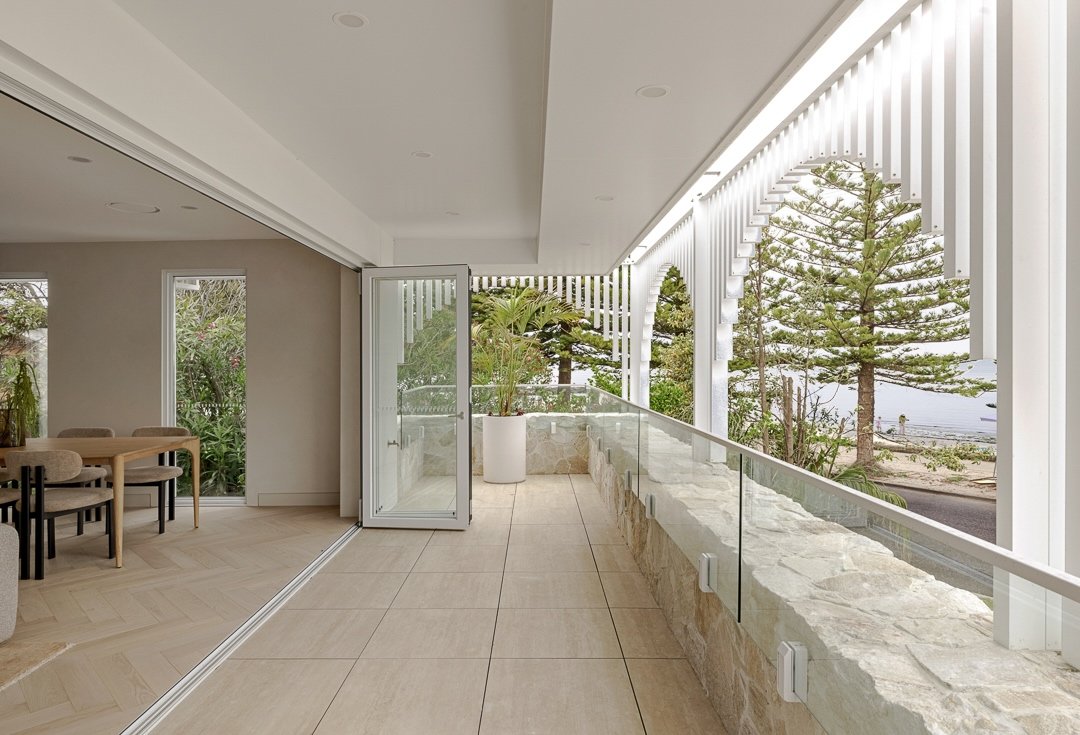 outdoor balcony area Altona