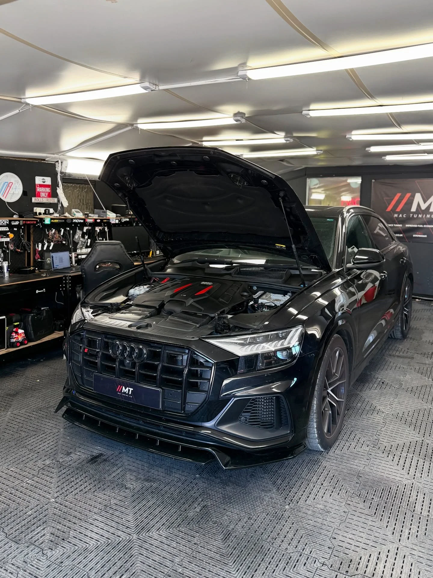 Stunning SQ8 in our workshop for our performance tuning package! 

An already fast suv now boosted up to a massive 600bhp and 900nm 🚀

Drop us a message to discuss yours! 🔥
- Klarna ✅
- Clearpay ✅
- Payment Assist ✅

For all enquiries:

📞 01707502
