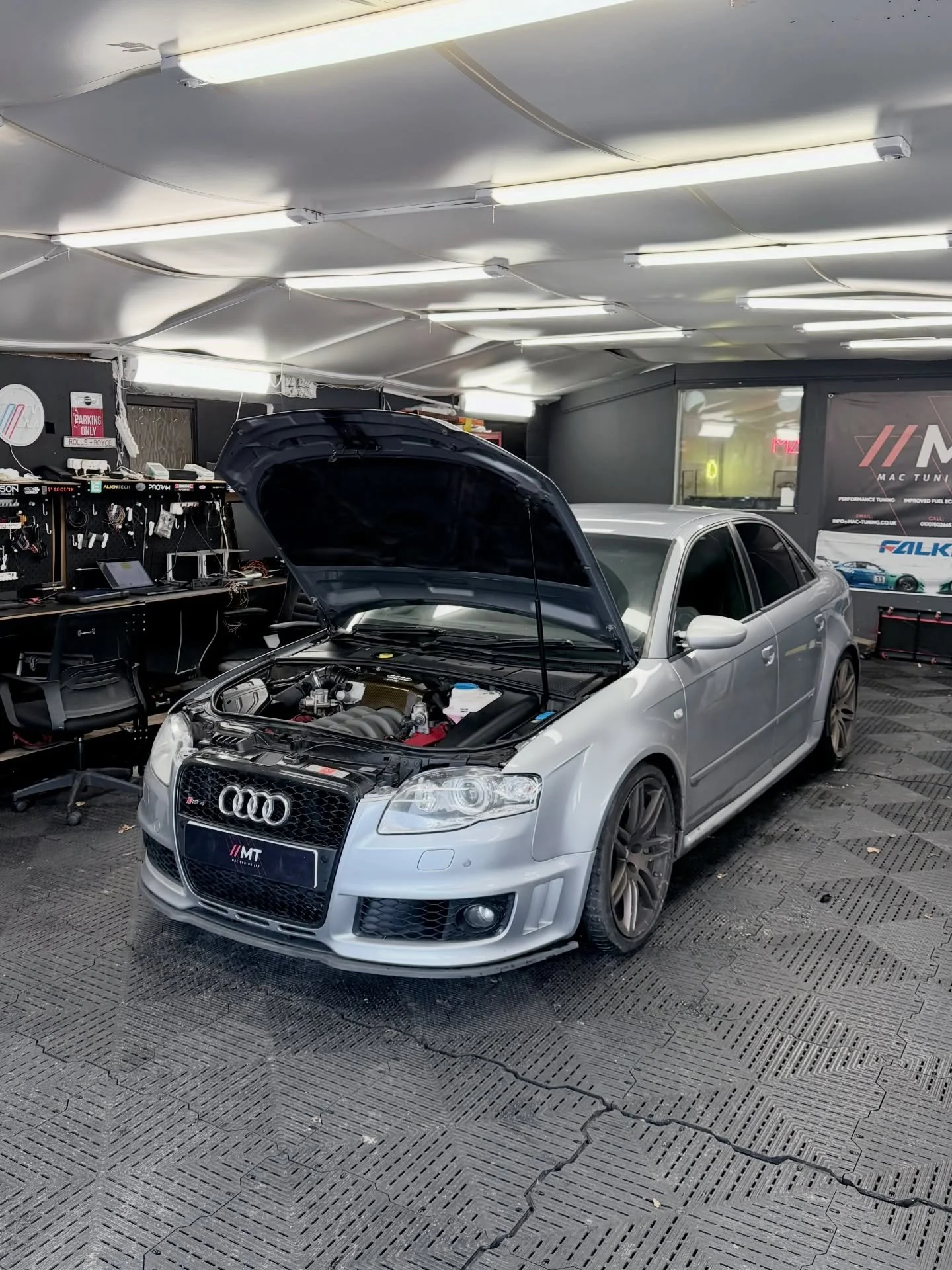 Audi RS4 B7 4.2 V8 🔥

Incredible manual RS4 in with us for our performance tuning, with power already sitting at 415bhp stock on these, we tend to see an increase pushing them up to the mid 400 horsepower range.

Upgraded induction kit being fitted 