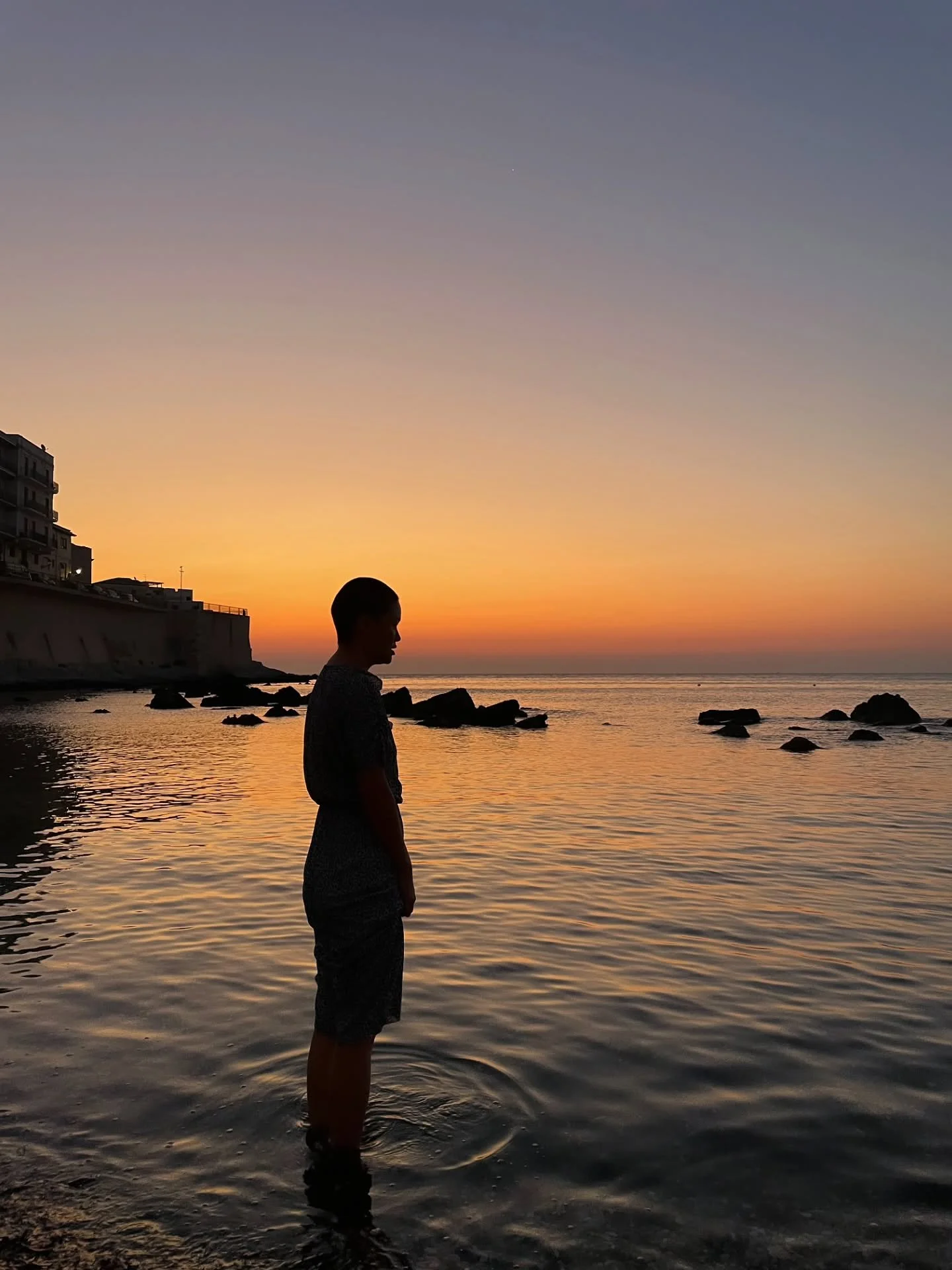 Seven days of quietening, deepening, savouring. Rising and moving along the sun, the cycles of the day, the hours of the season. A gift wrapped in the colors of Sicily.

In these times, taking time off, resting, enjoying, celebrating, indulging, can 