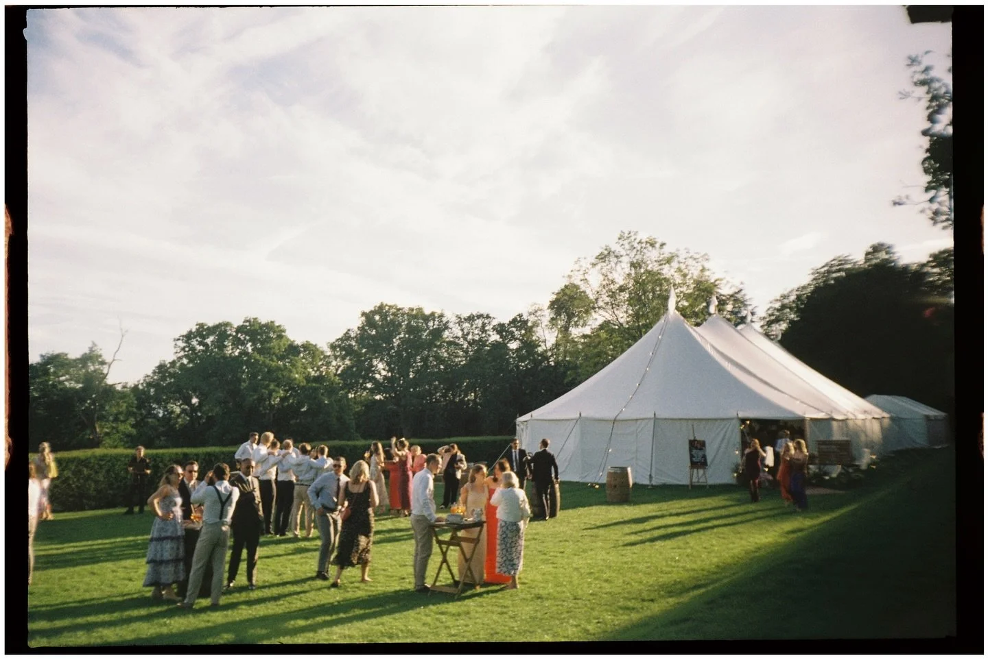 Summer evenings on film 🎞️

#35mm #35mmwedding #ukweddingphotographers