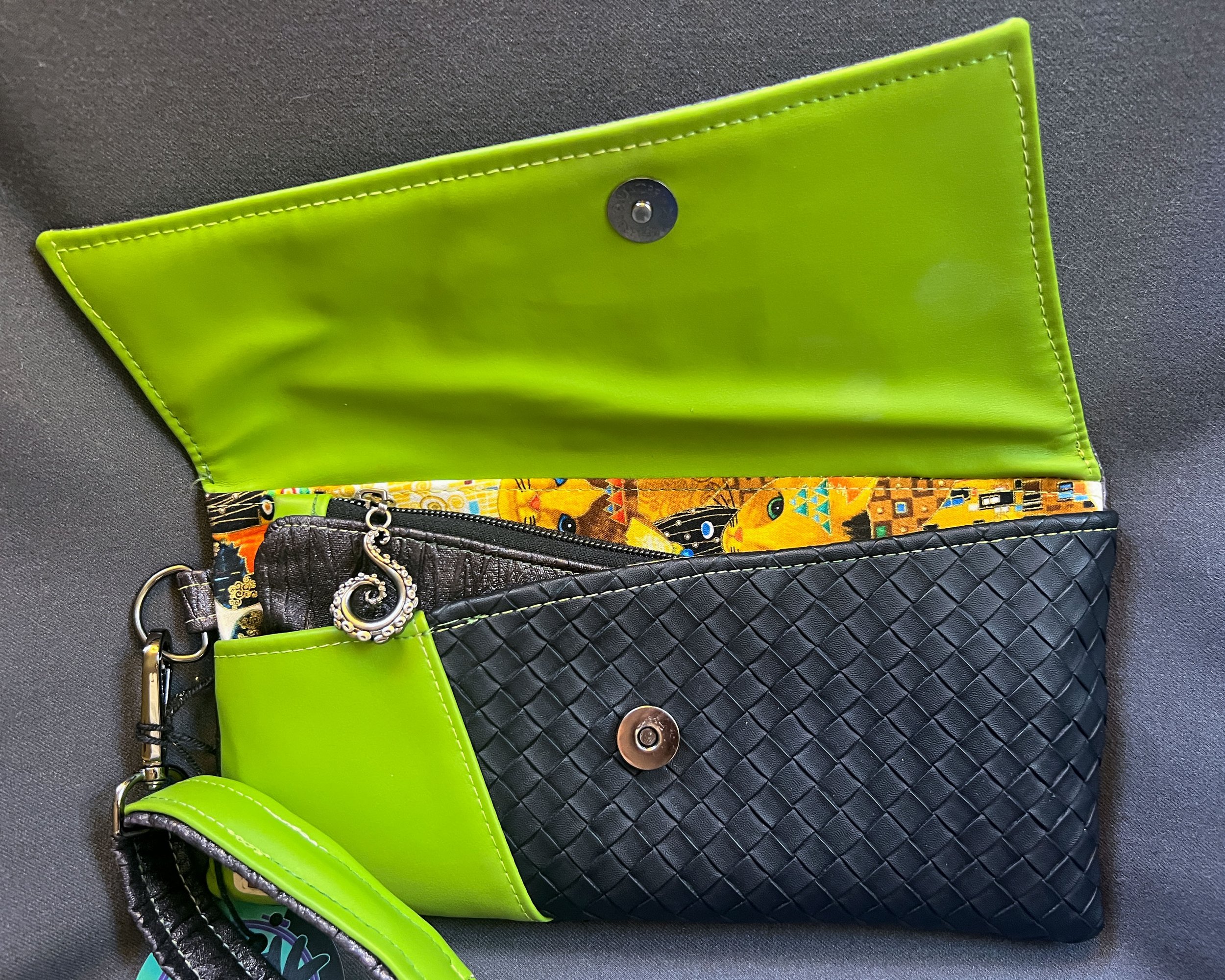 Zig Zag Clutch - Small-4.jpg