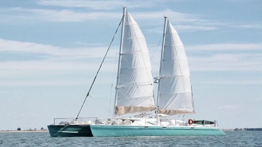63+CATAMARAN05.jpg