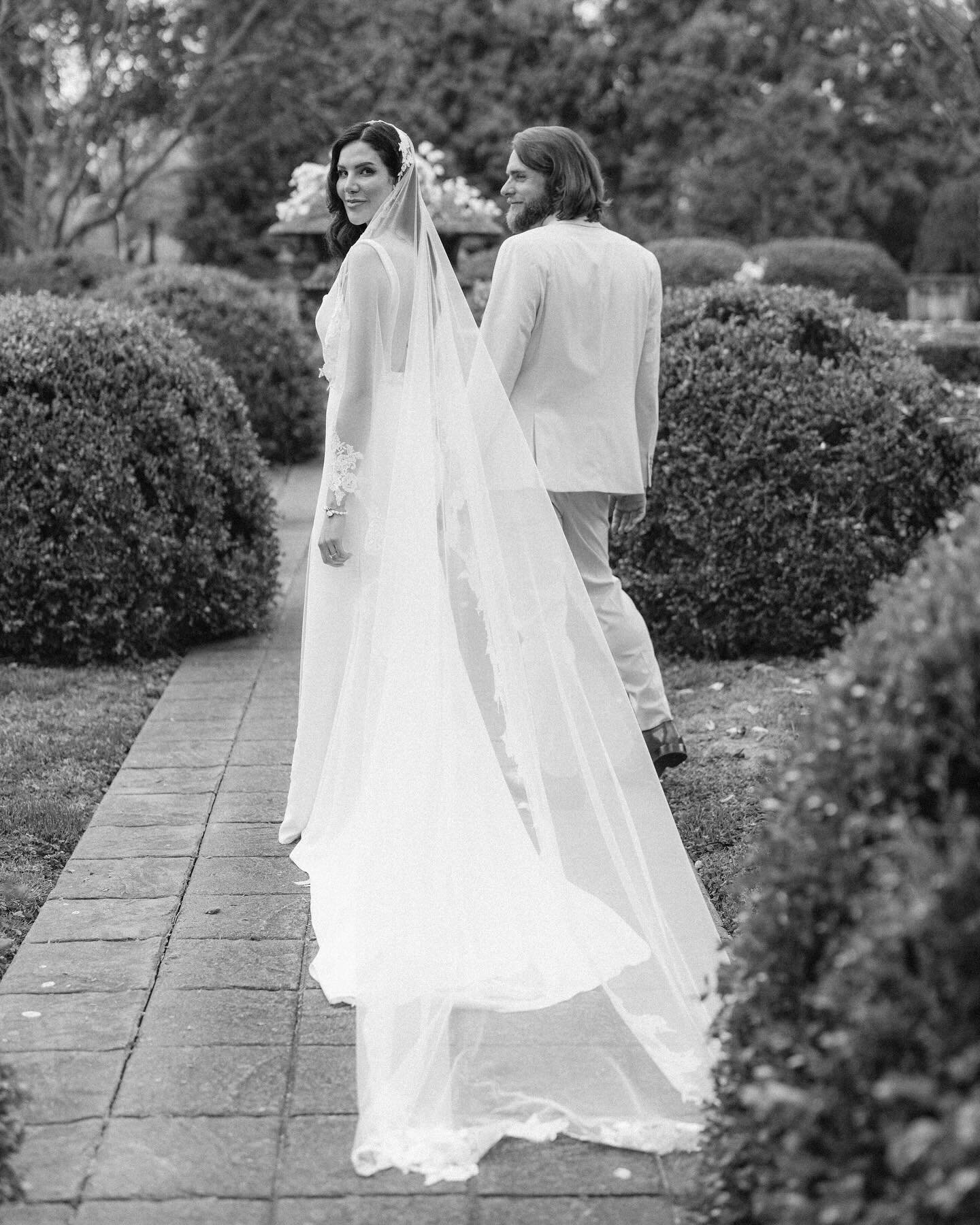 The Veil: a 10-photo essay. Loved this beauty on the stunning @alexcassidyky last spring. 
&bull;&bull;&bull;
Planning and design:&nbsp;@christinaburtonevents
Photography:&nbsp;@l_slierodriguez
Venue:&nbsp;@whitehall_house_gardens
Hair/Makeup:&nbsp;@