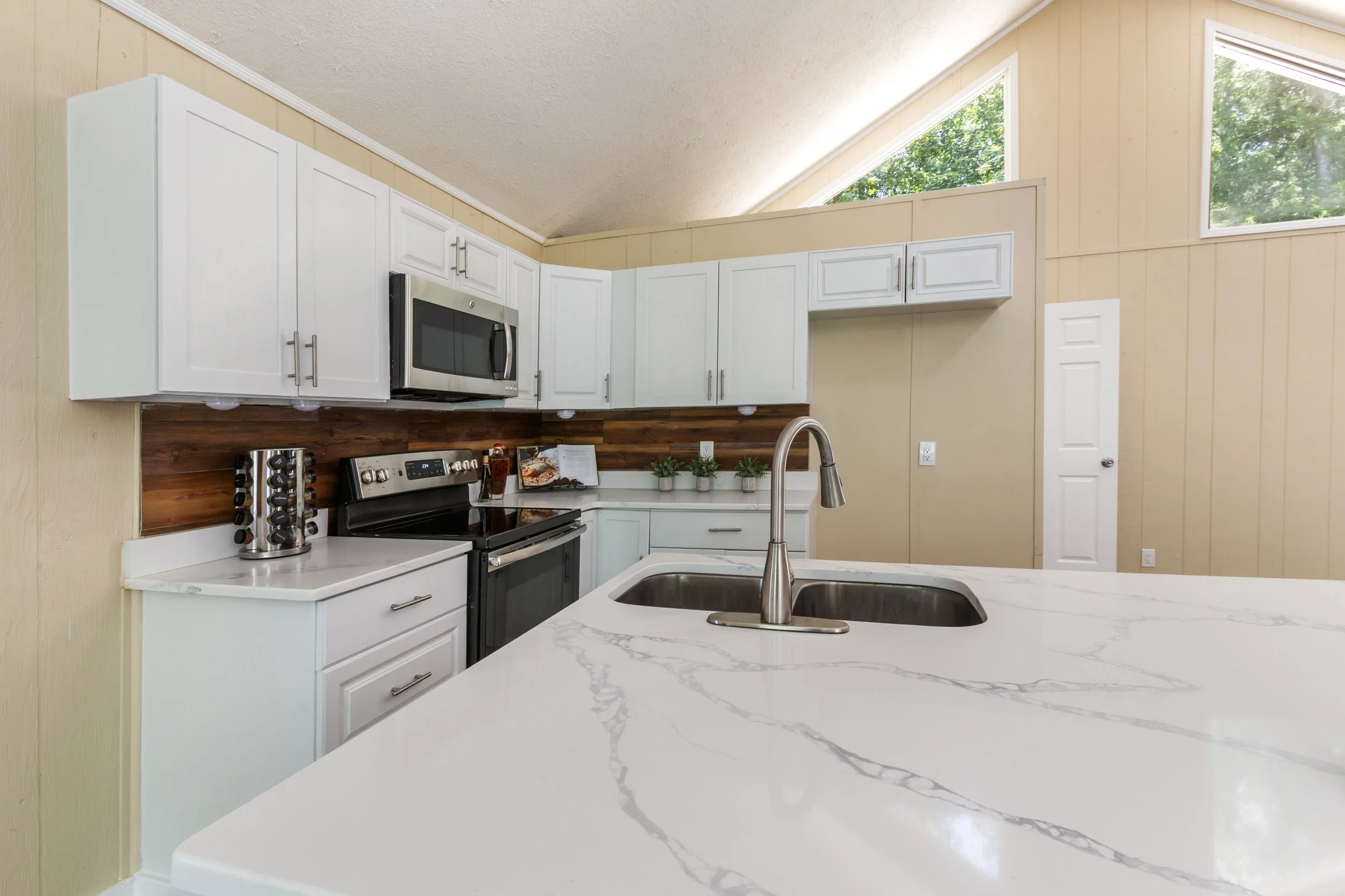23_kitchen-reverse.jpg