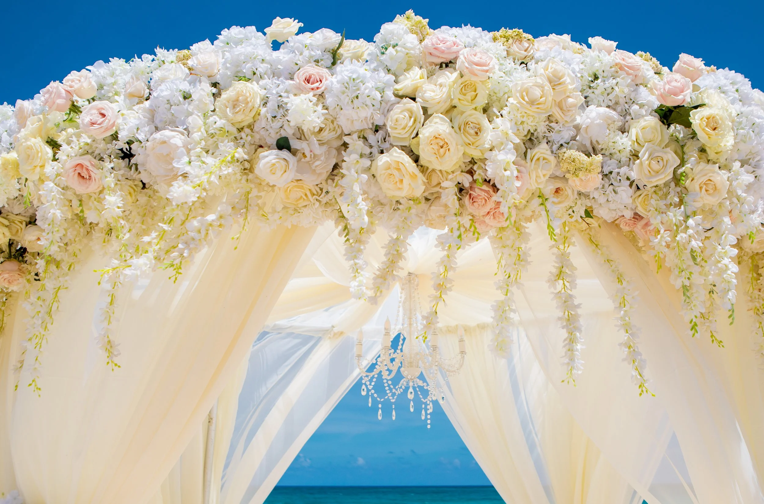 WeddingInspiration_LavishDaydream_Ceremony_StructureFlowers1.jpg