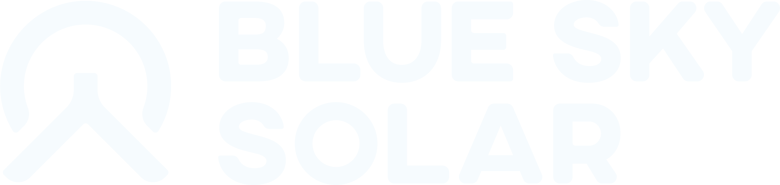 Logo met tekst 'Blue Sky Solar' en een abstract symbool dat lijkt op een zon en zonnepaneel.