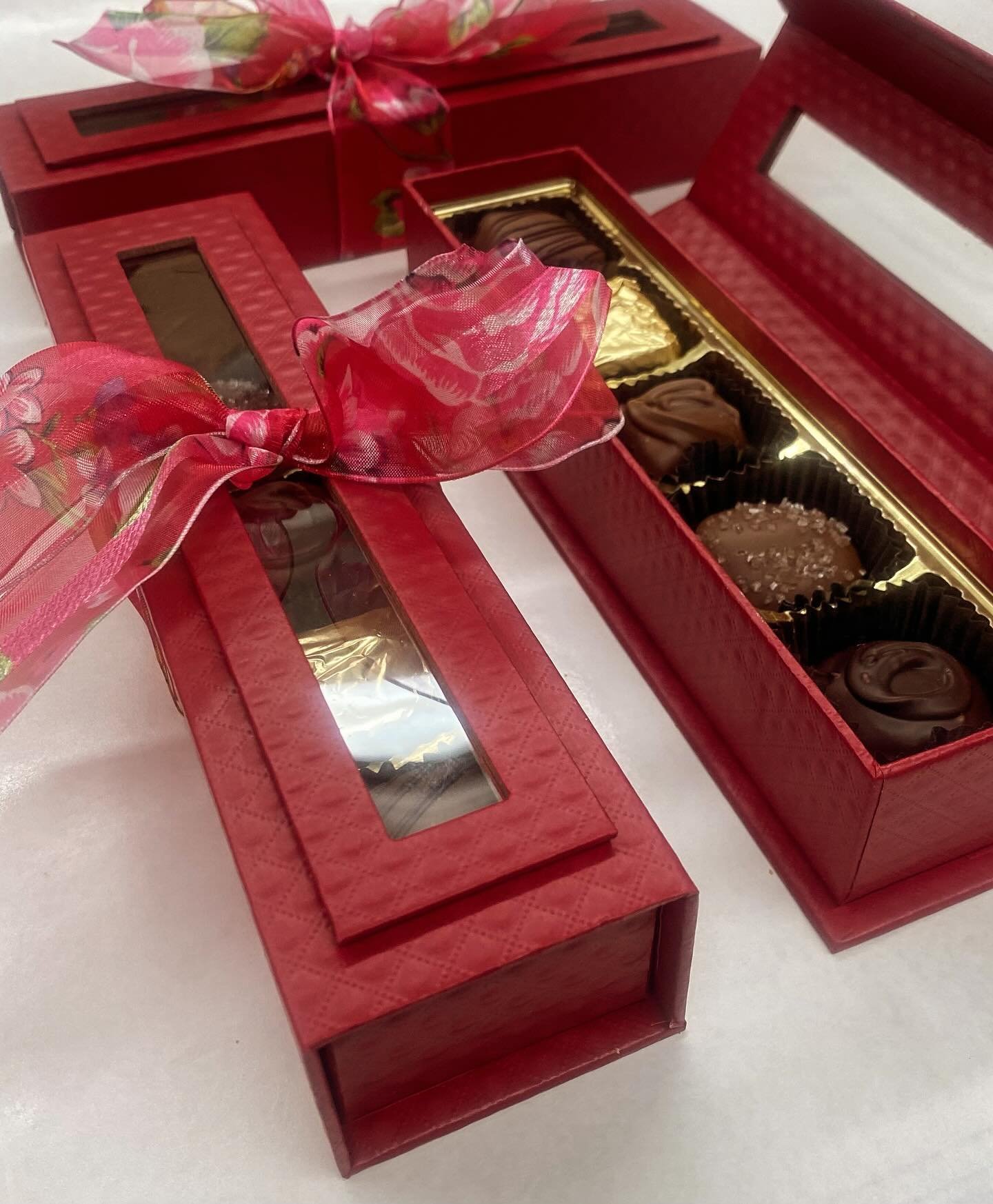 Looking for last minute Mother&rsquo;s Day gifts&hellip;.we have you covered. This elegant box is only 11.95. Come in and pick the flavors she will like best❤️ #shopsmall #shopsmallslc #guittardchocolate #mothersdaygift #chefrubber #chocolates