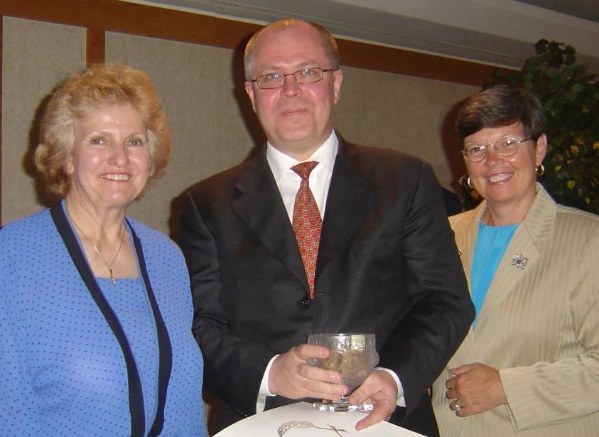2005 Grand Award presentation: Jan Berg with WESTPEX Awards Chair Vesma Grinfelds and APS President Janet Klug