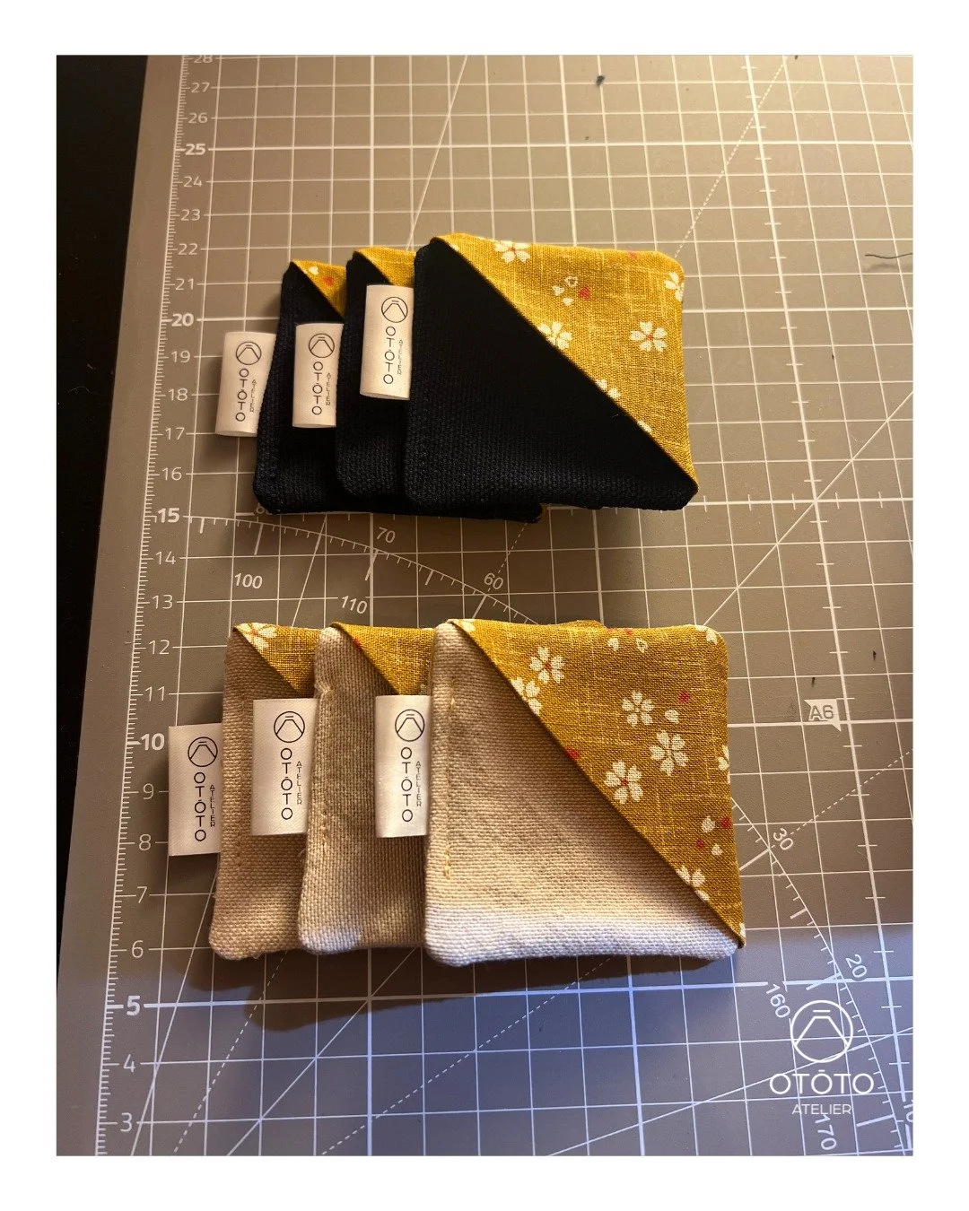 Voici nos tout nouveaux marque-pages en tissu japonais, cousus &agrave; la main avec amour ! Imprim&eacute; fleuri sakura :)
.
Bient&ocirc;t disponibles sur notre site et lors de nos prochains festivals de mai ^^ Restez connect&eacute;s  et suivez no