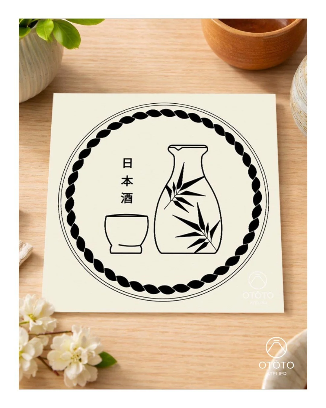 🍶 La carte Nihonshu 日本酒 🍶
.
Une carafe, un ochoko, et le mot sake trac&eacute; en kanji.
Toute la s&eacute;r&eacute;nit&eacute; d'un rituel japonais captur&eacute;e en quelques traits. 🎋
.
Sobre, &eacute;l&eacute;gante, intemporelle cette carte es