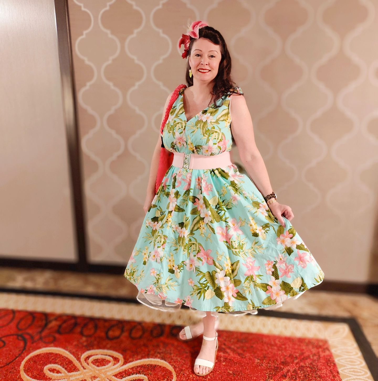 Daytime outfit for Sunday was perfect for flamingle-ing, complete with a flamingo purse! I was channeling my inner Florida gal, without the dreadful humidity. 🤪 
🦩🌴🦩
This was an outfit repeat from a few years ago. Sshhh, don't tell anyone. It's a