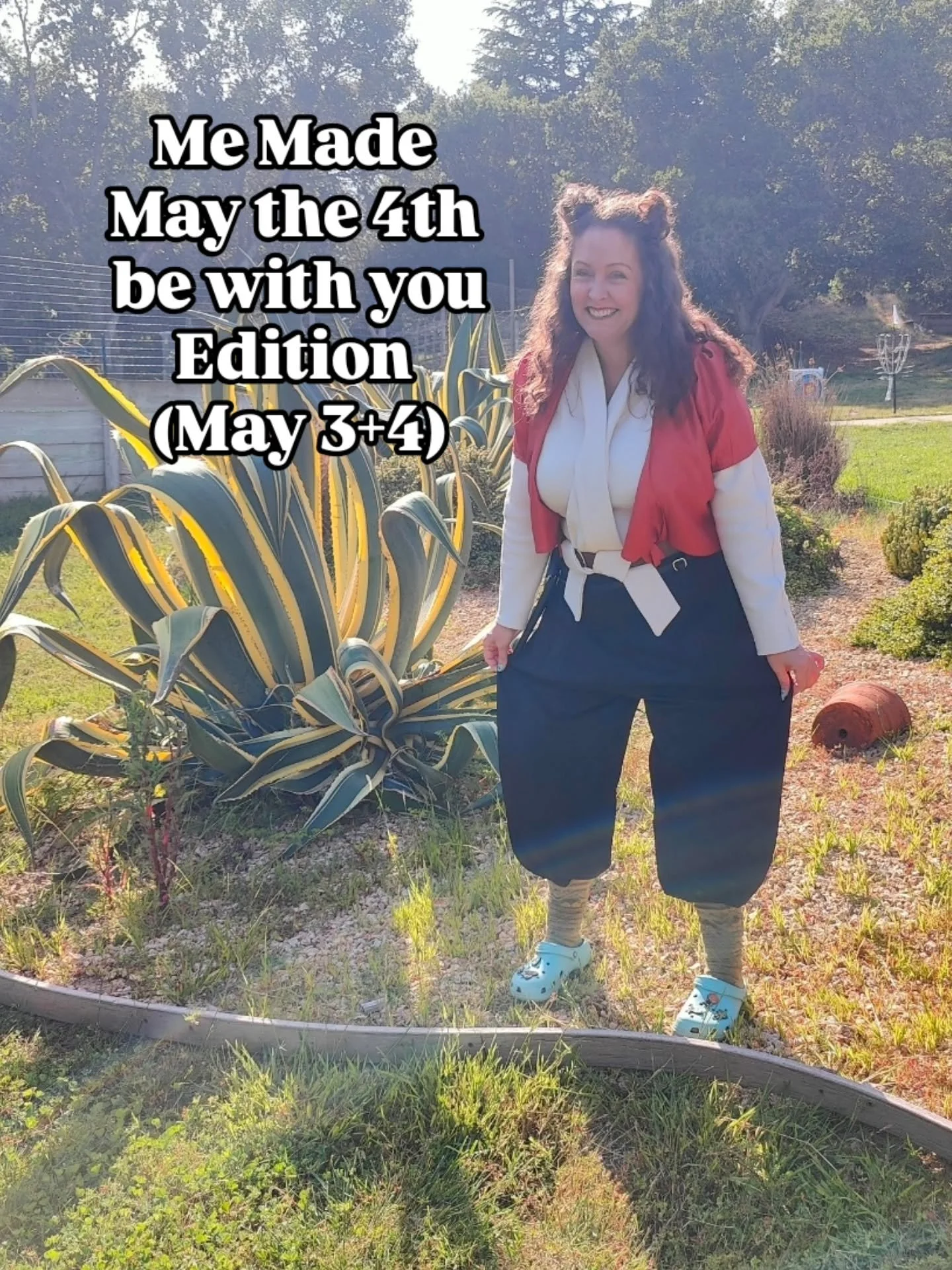 May the 4th be with you on this Me Made May ⭐ 

Yes, I skipped yesterday, but I had an excuse... We picked up a new (to me) sewing machine. That's my day 3. It's a treadle machine and I'm pretty excited!! Slide to the end to see her. 🩷

She needs a 
