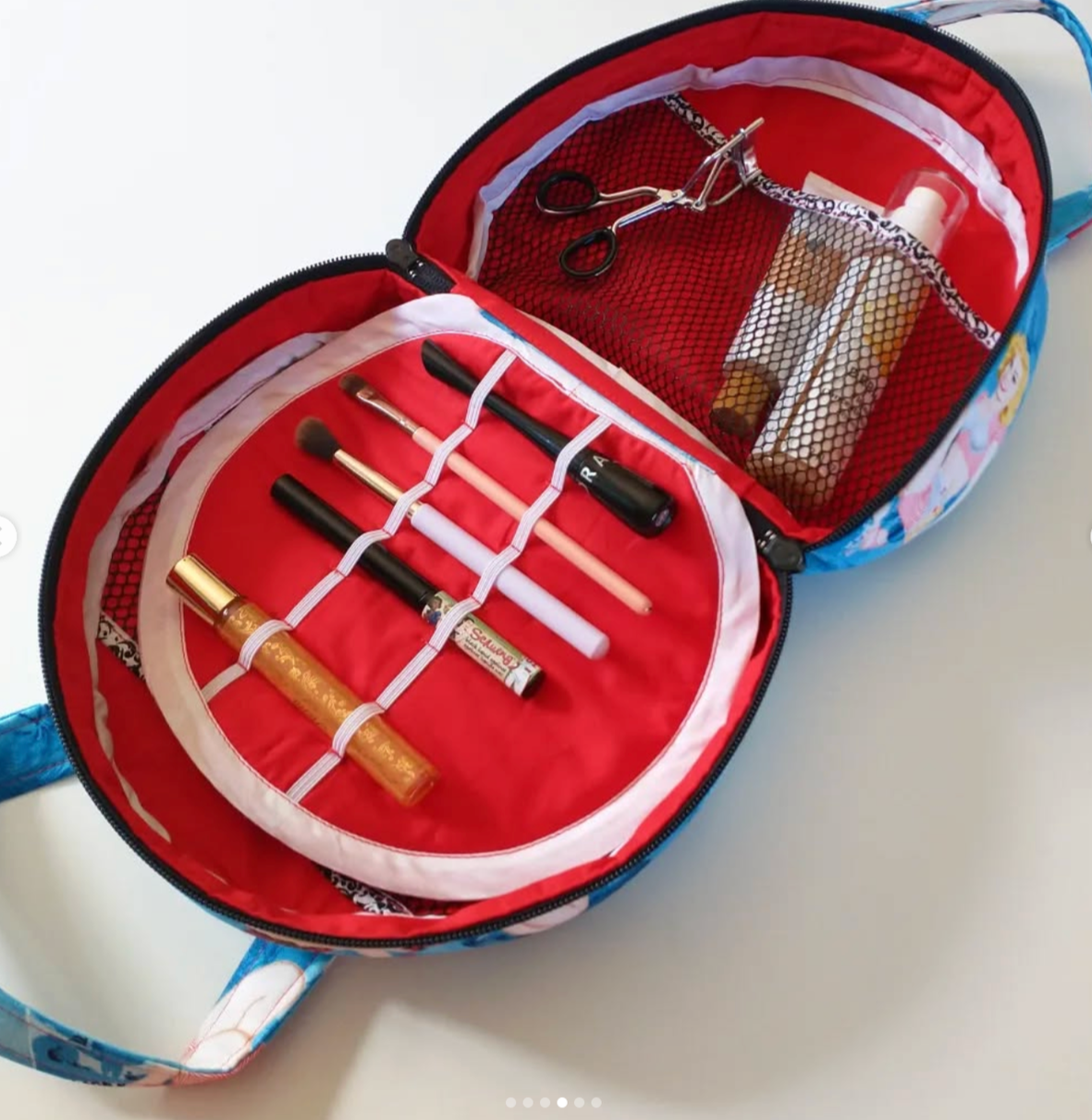 Round shaped makeup bag for travel. Gift ideas to sew.
