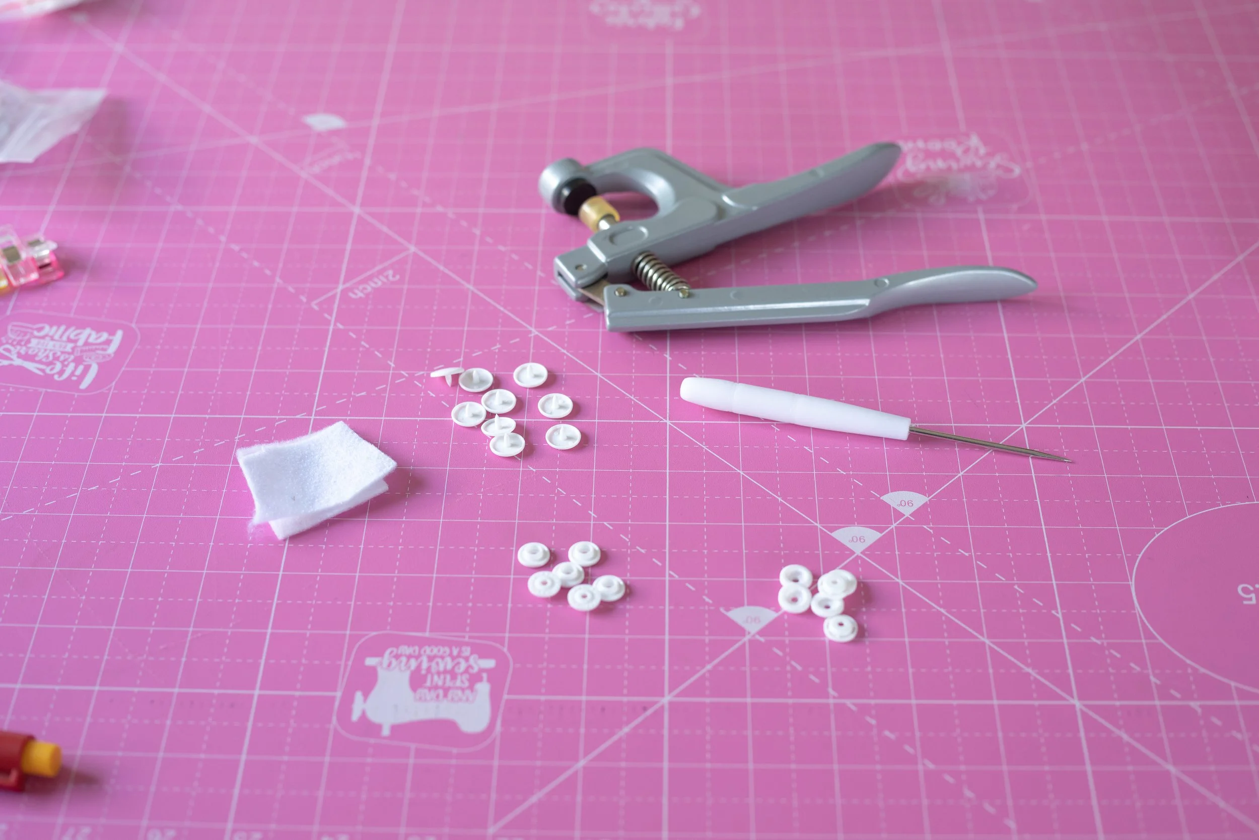 KAM snaps and how to insert them and use them for sewing a bag.