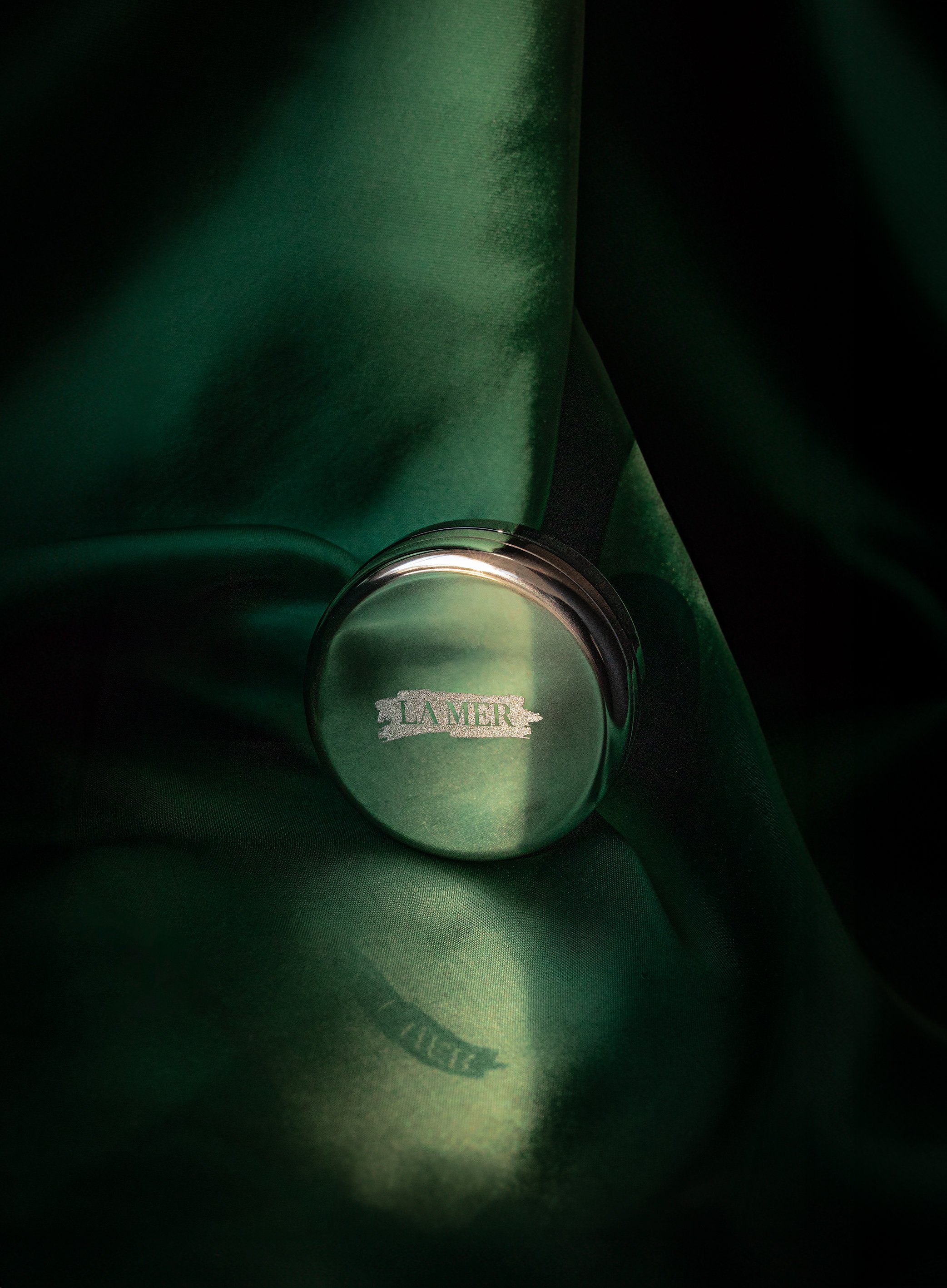 La Mer crème le concentré contour des yeux dans de la soie verte