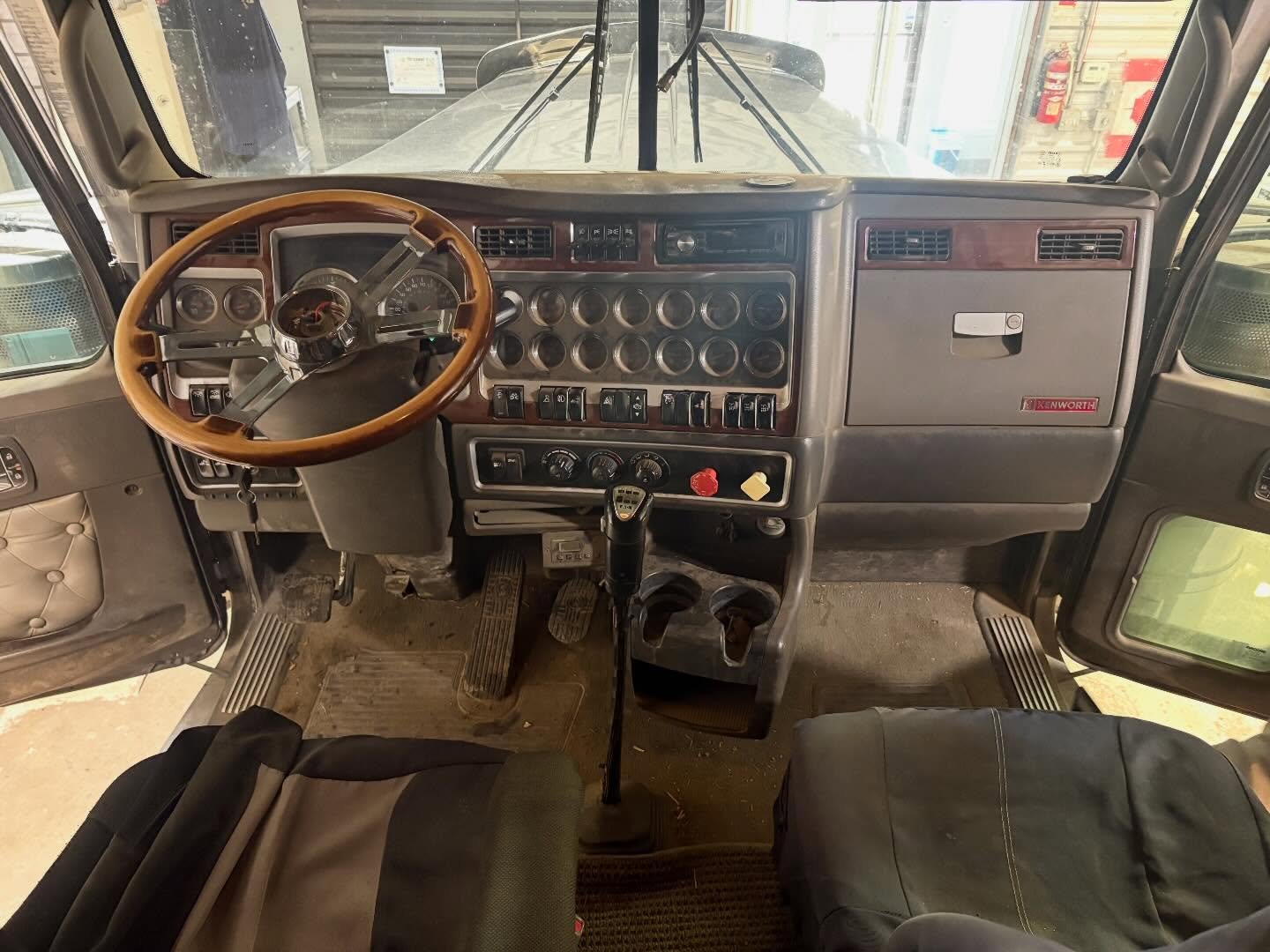 Not a pavement princess.

This Kenworth spent most of its time on the farm &mdash; dust, dirt, and long days built into every inch of it.

Now it&rsquo;s clean, reset, and ready for its next owner.

No shortcuts. Just proper work 👊

📍 Pick 6 PDR &a