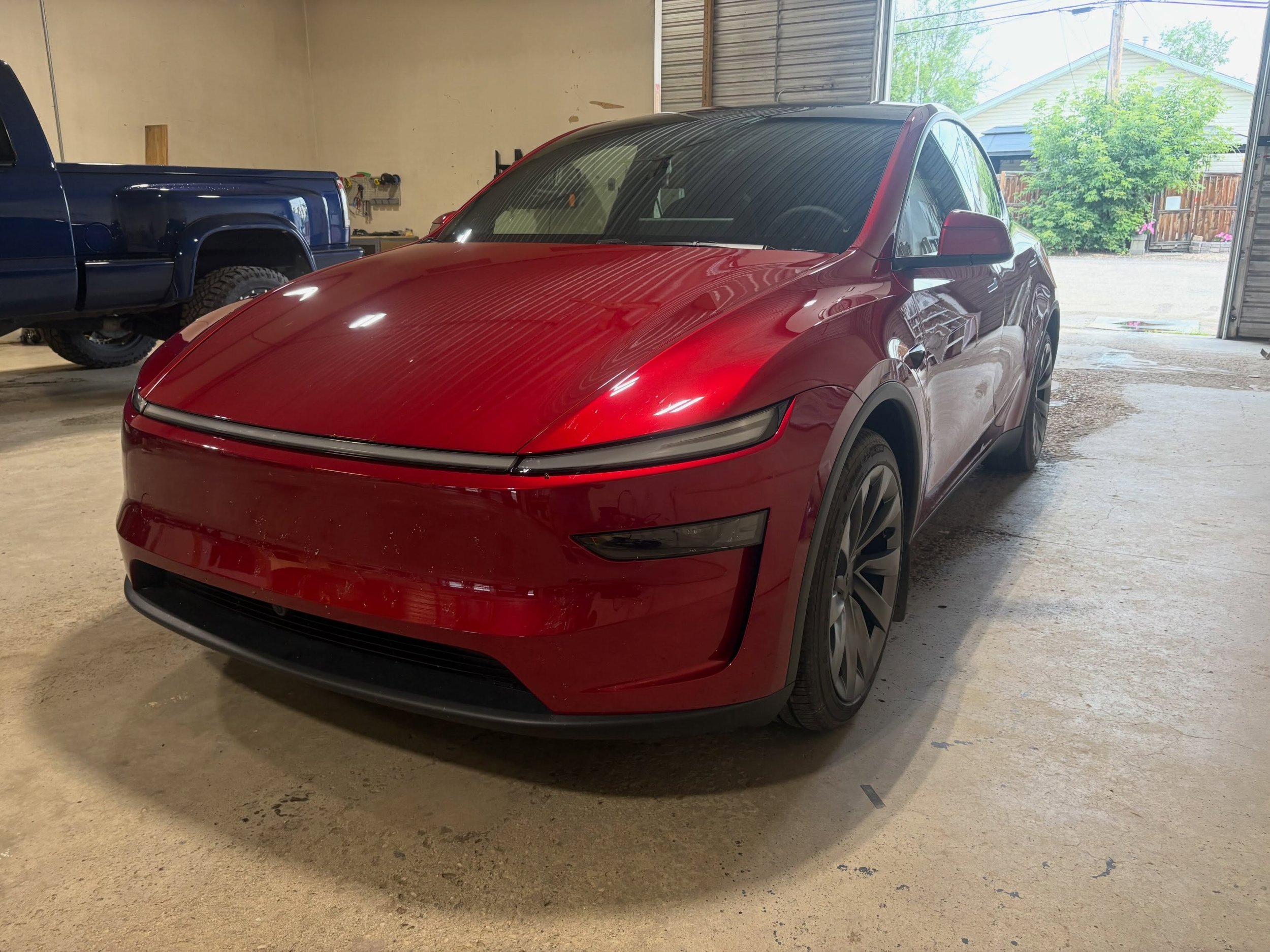 This Tesla Model Y just received our System X Crystal+ 2-Year Ceramic Coating. 🔥

A ceramic coating does more than make your vehicle look incredible.

✅ Incredible gloss and depth
✅ Easier washing and maintenance
✅ Hydrophobic protection that sheds 