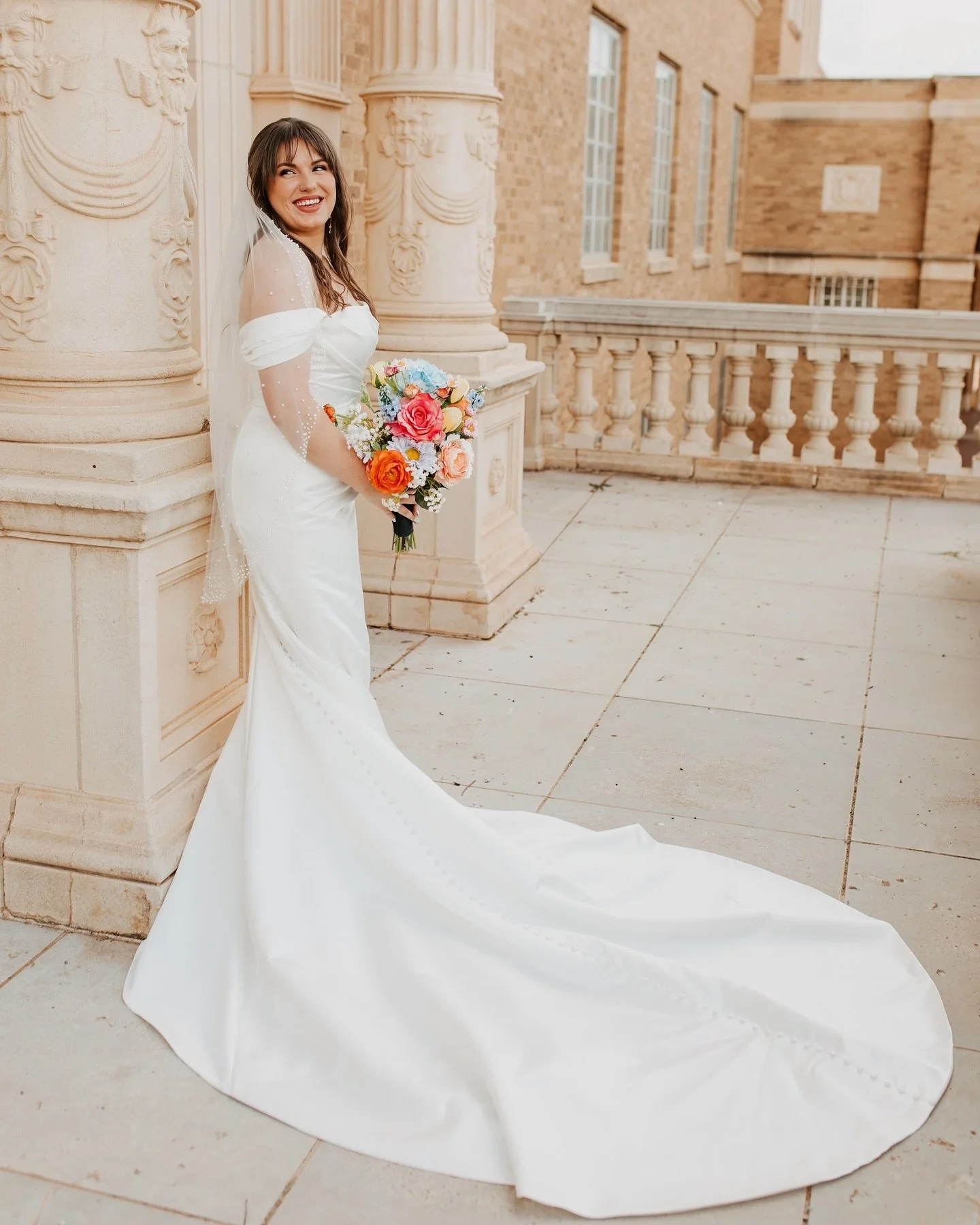 I am OOOOBSESSED with how Jenna&rsquo;s bridals turned out!! We were going for editorial and I think she got it 🤭

(Shoutout to @texastech for being the perfect backdrop!!)