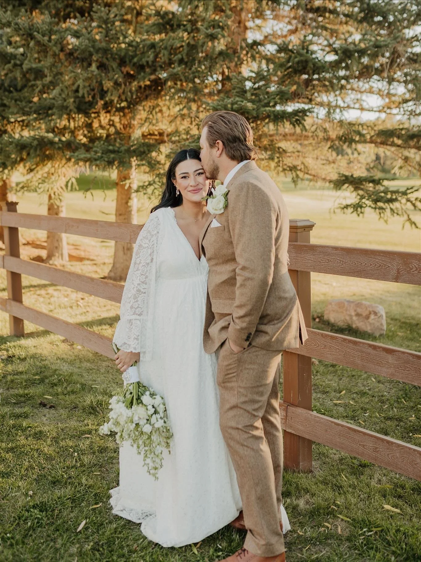 October 19th, the perfect fall day for a Ruidoso wedding.🧡