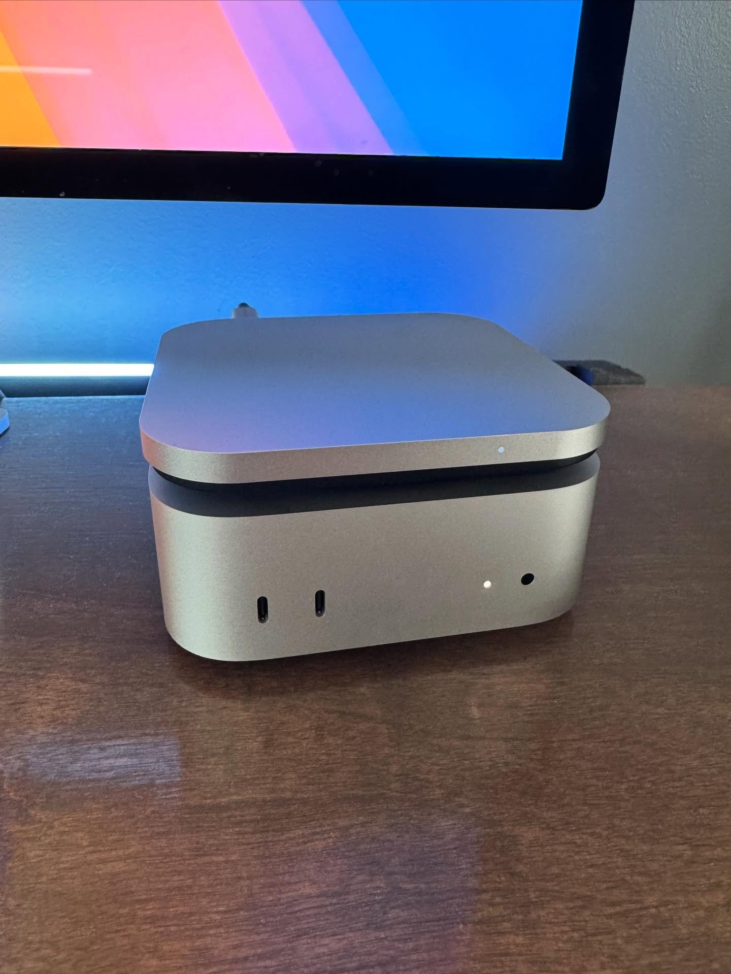 Satechi&rsquo;s new USB 4 Enclosure gives crazy fast external SSD performance for your Mac mini! It&rsquo;s designed to fit perfectly on top of the Mac mini and blend into the Apple Aesthetic. Put your own NVME in up to 8TB to add plenty of fast stor