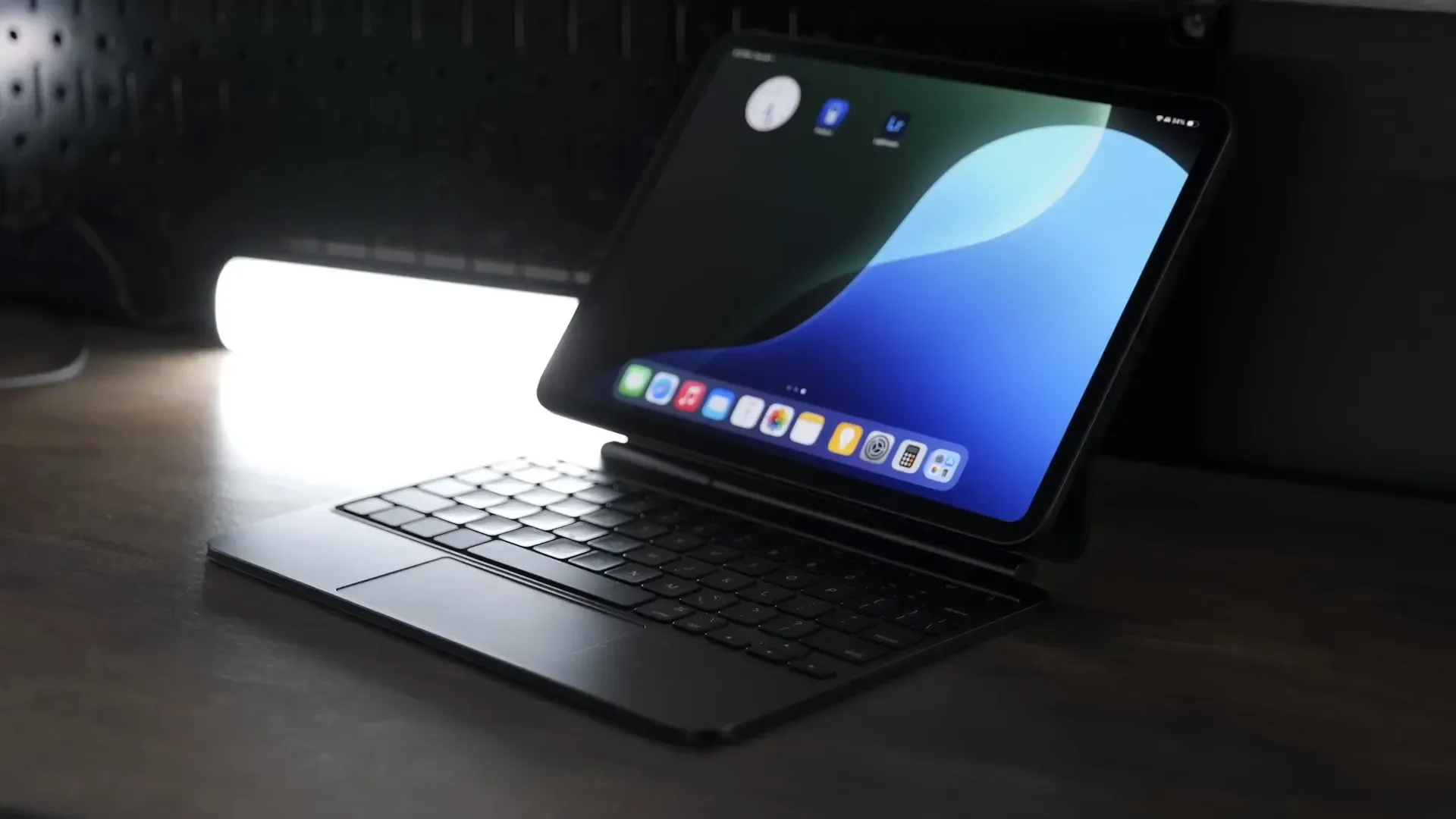 Magic Keyboard for M4 iPad Pro Review: Elevate Your iPad Experience
