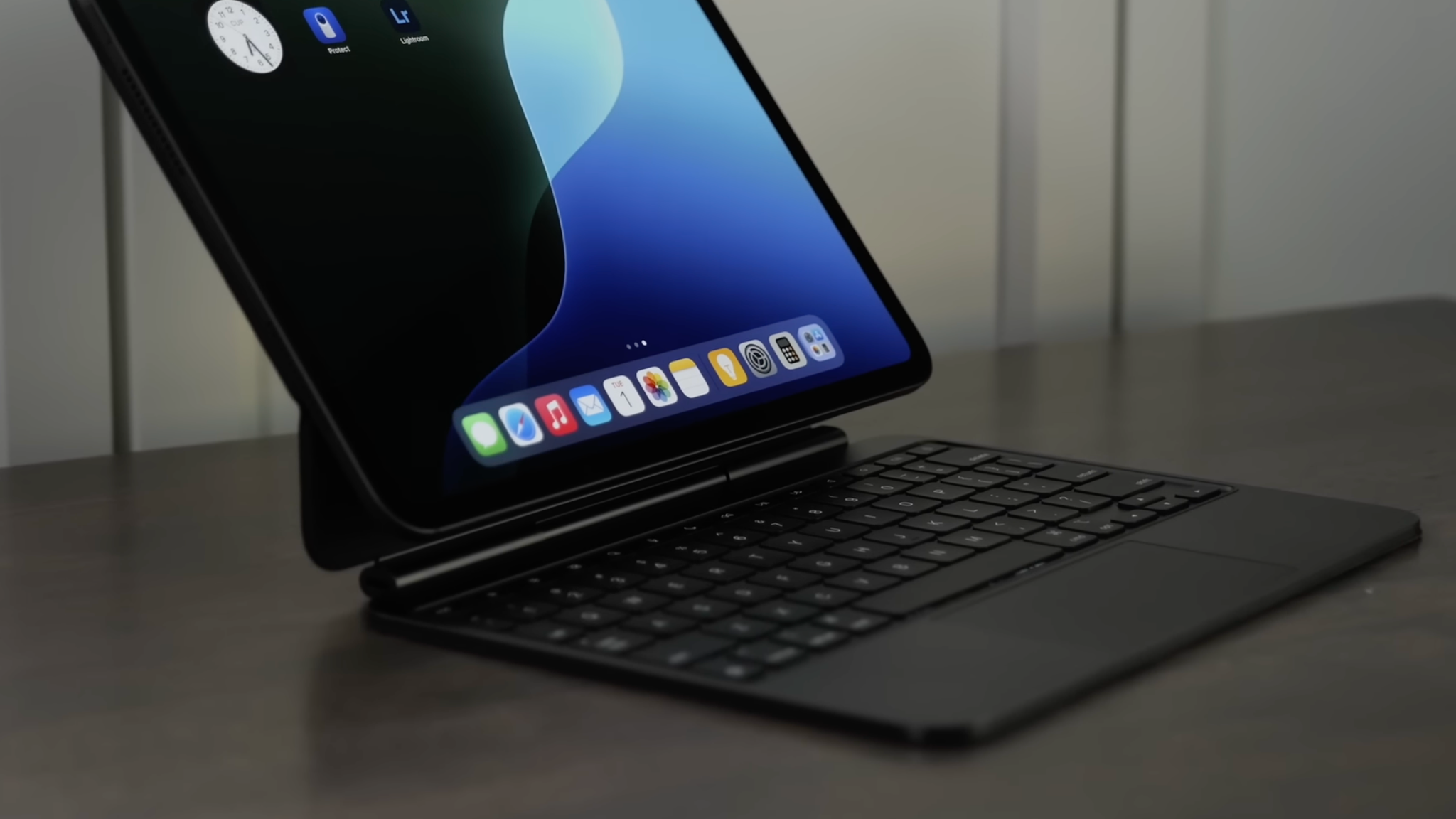 Magic Keyboard for M4 iPad Pro Review: Elevate Your iPad Experience