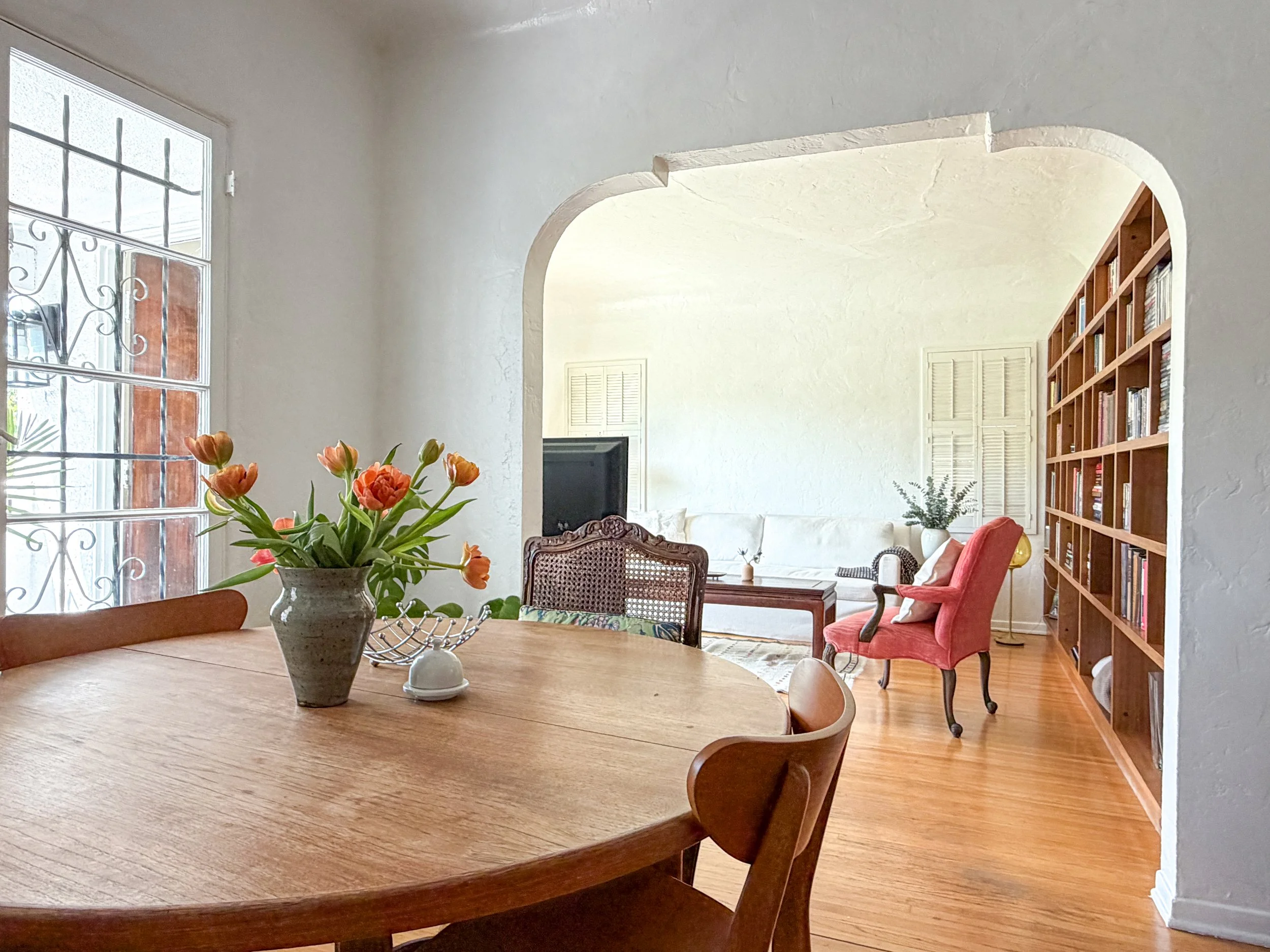 Casa Vintage Airbnb in Highland Park with vintage furnishings, dining area and arched living room