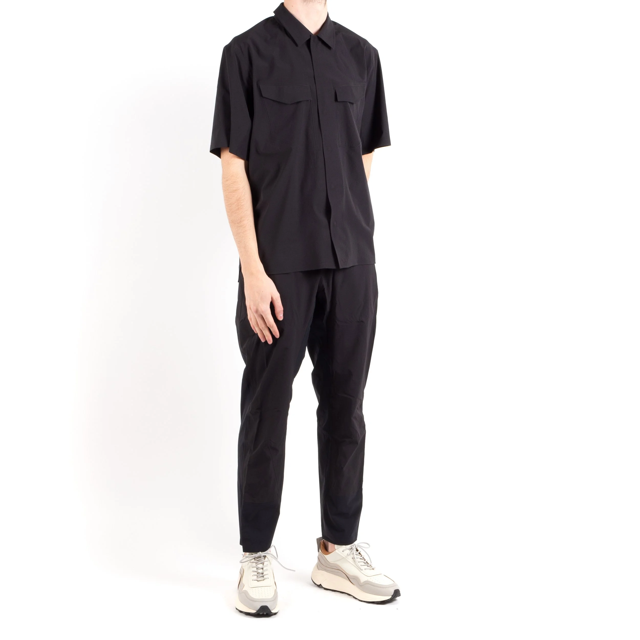 VEILANCE-Field-SS-Black-OB-01.jpg