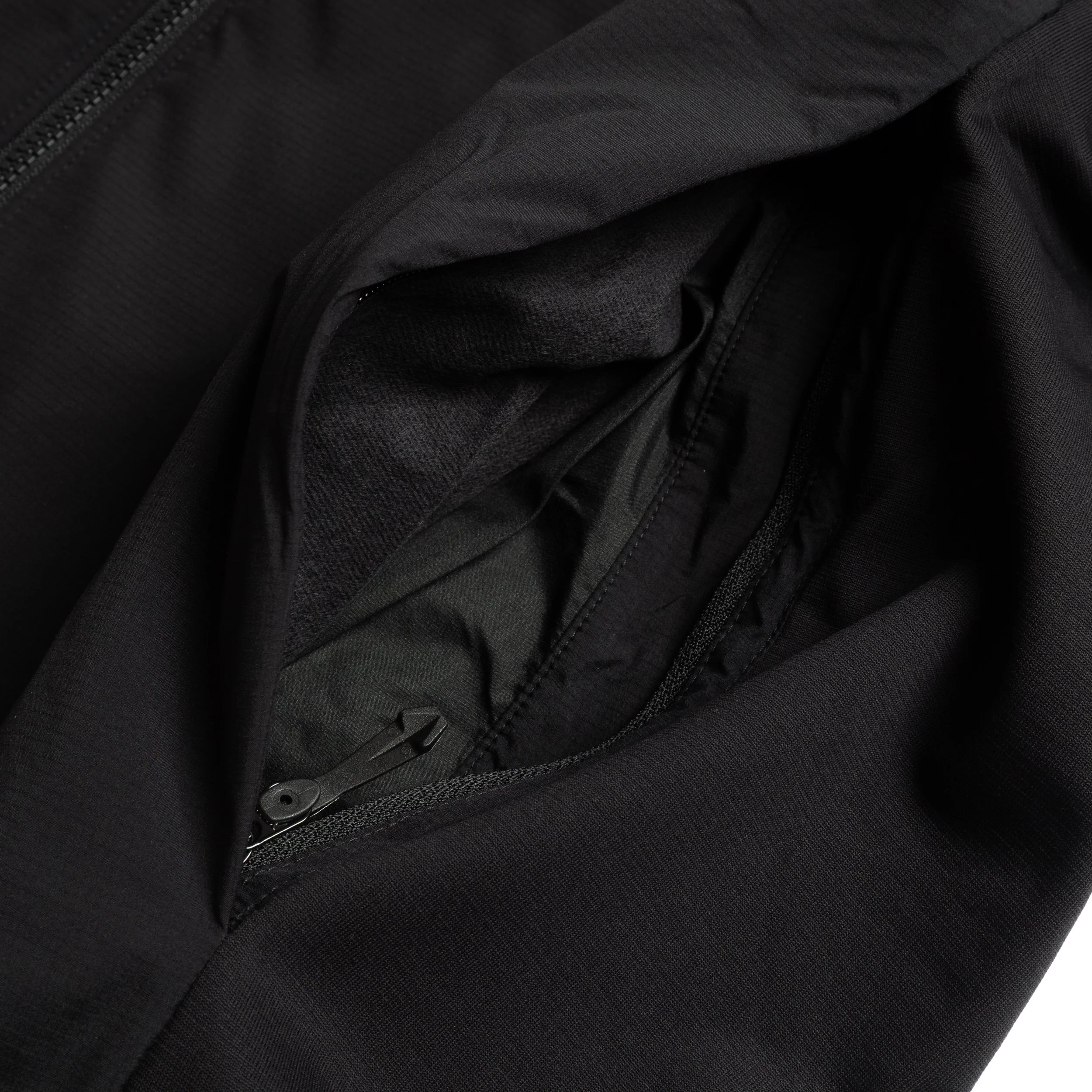 Arc-Atom-Jacket-Black-04.jpg
