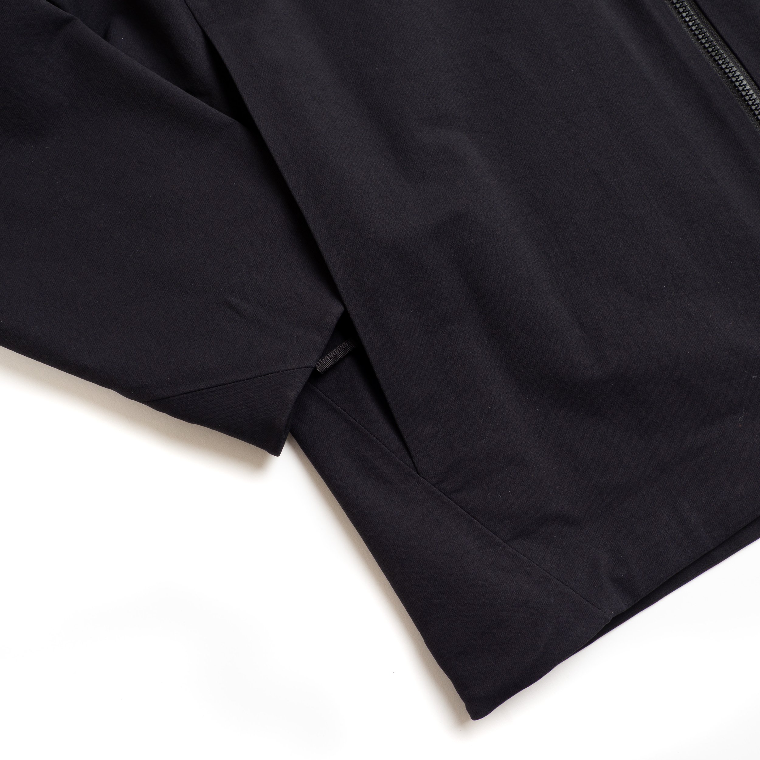 VEILANCE-Isogon-Hoodie-Black-05.jpg
