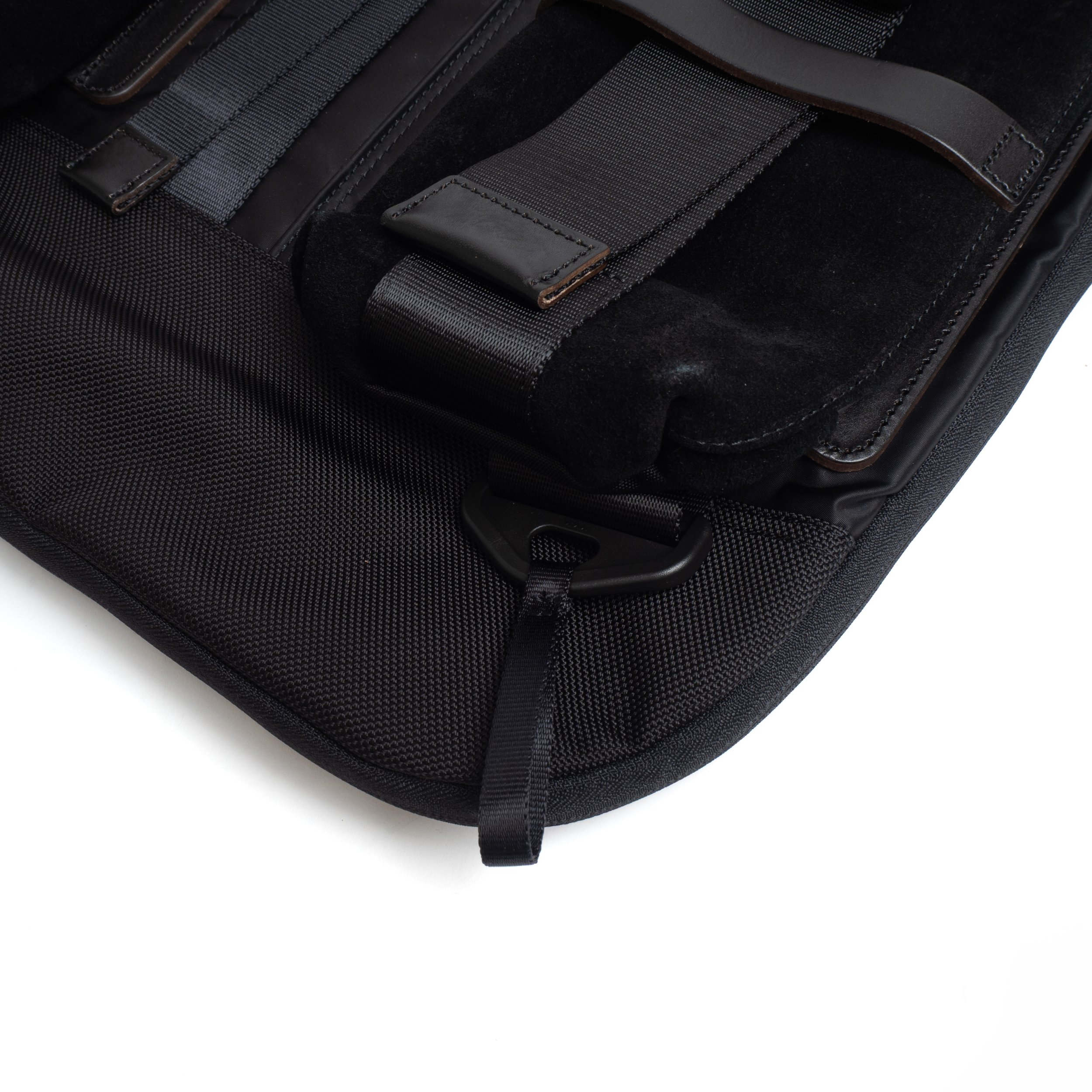 MP-Rouge-Helmet-Bag-Black-07.jpg