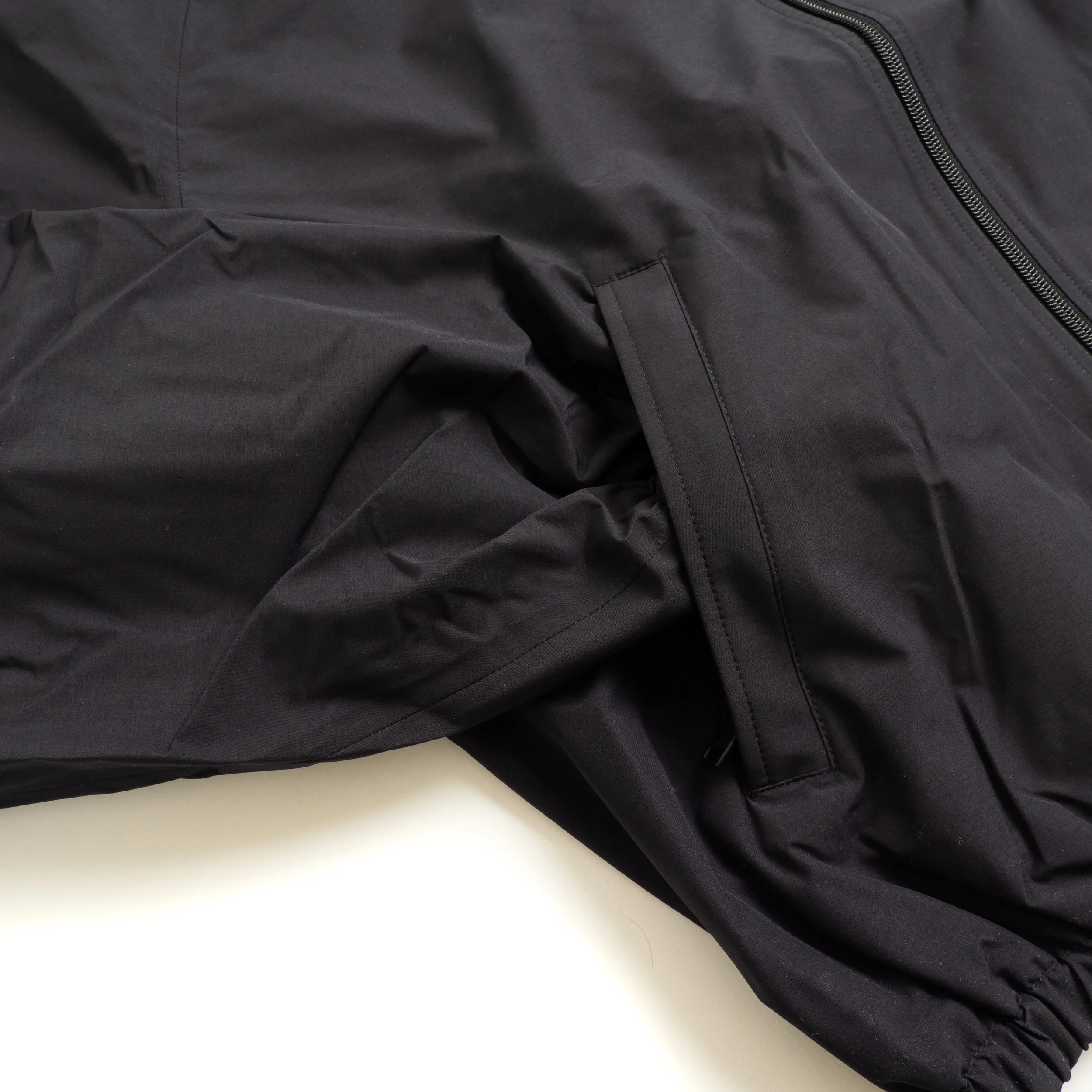 cg-axisbomber-black-04.jpg