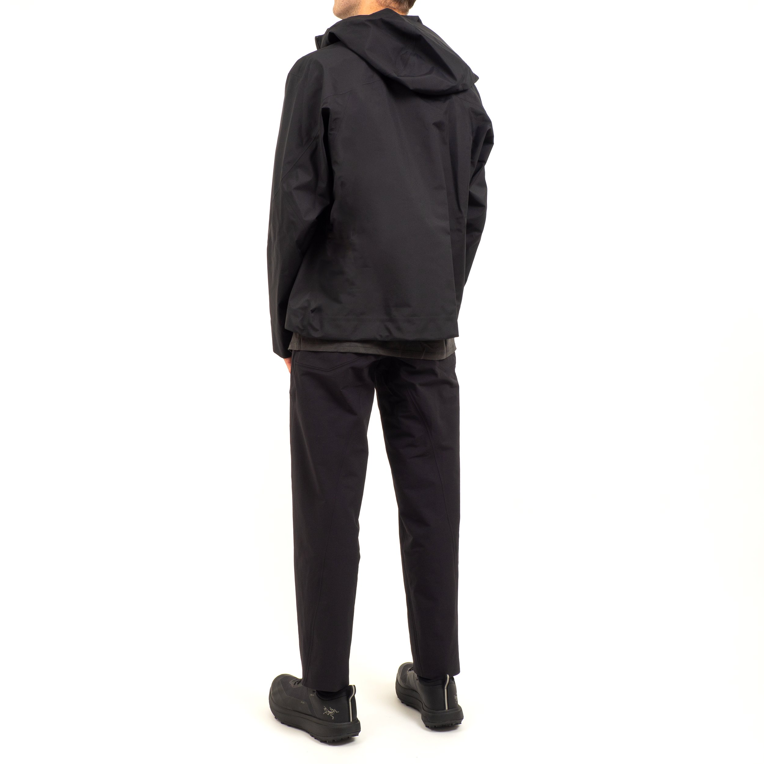 VEILANCE-Diode-Jacket-Black-OB-02.jpg