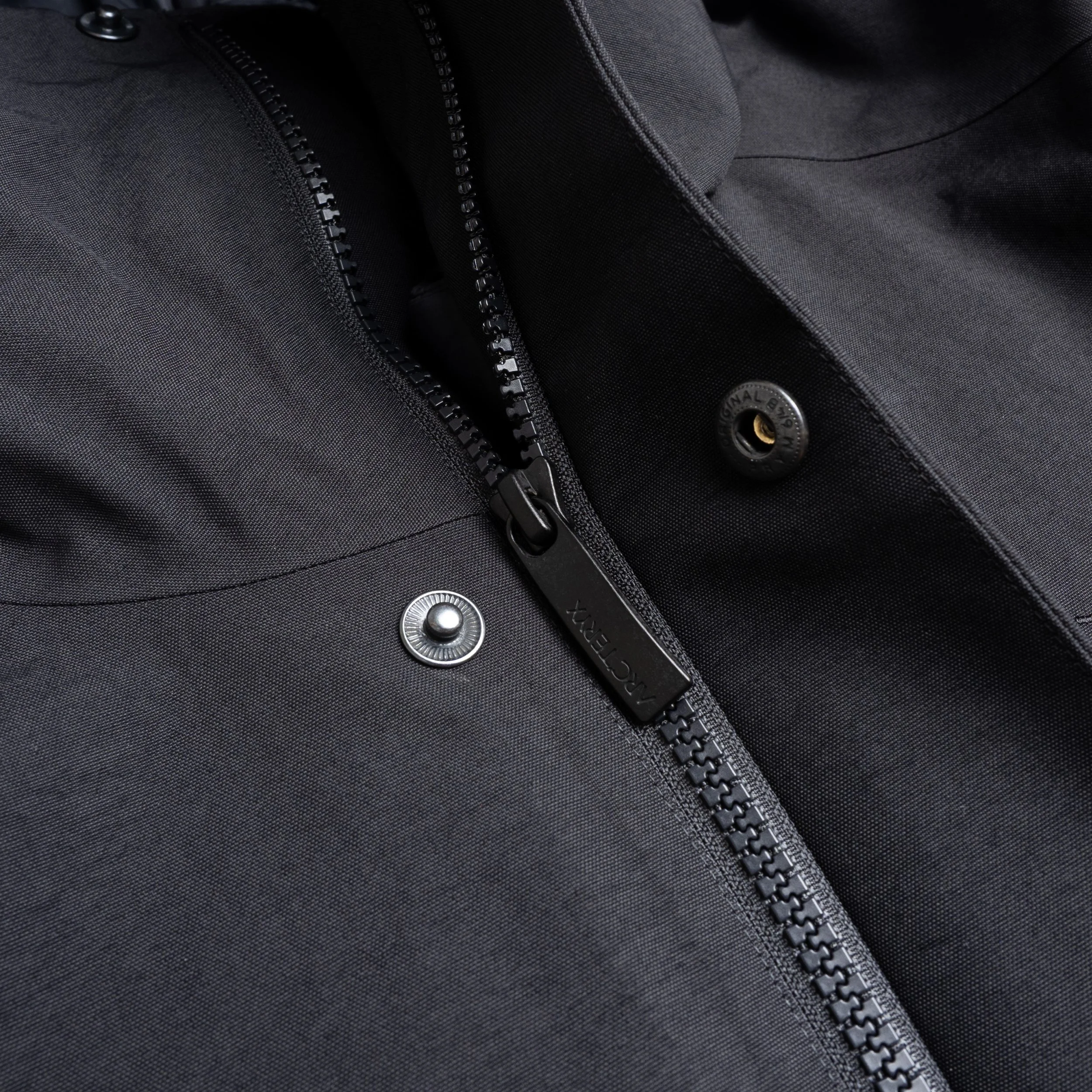 Arc-Therme-Down-Jacket-Black-06.jpg